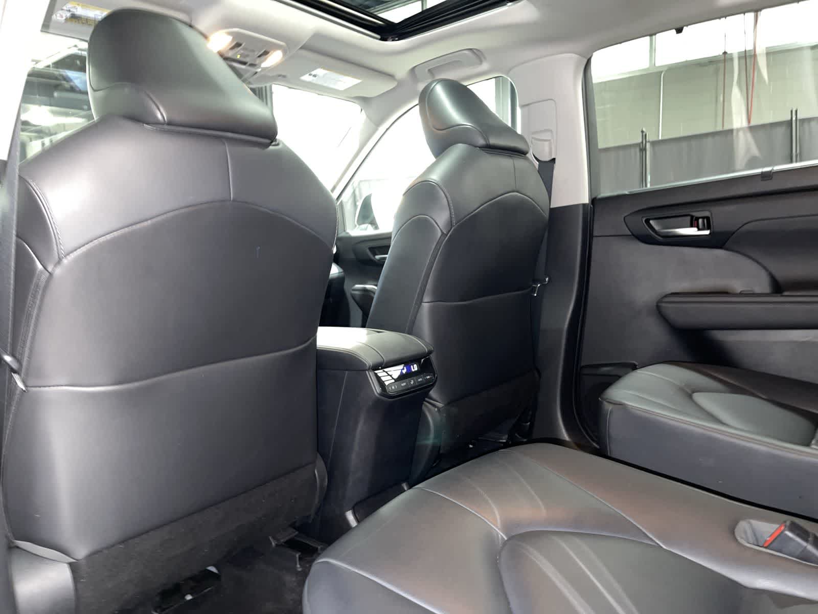 2020 Toyota Highlander XLE 24