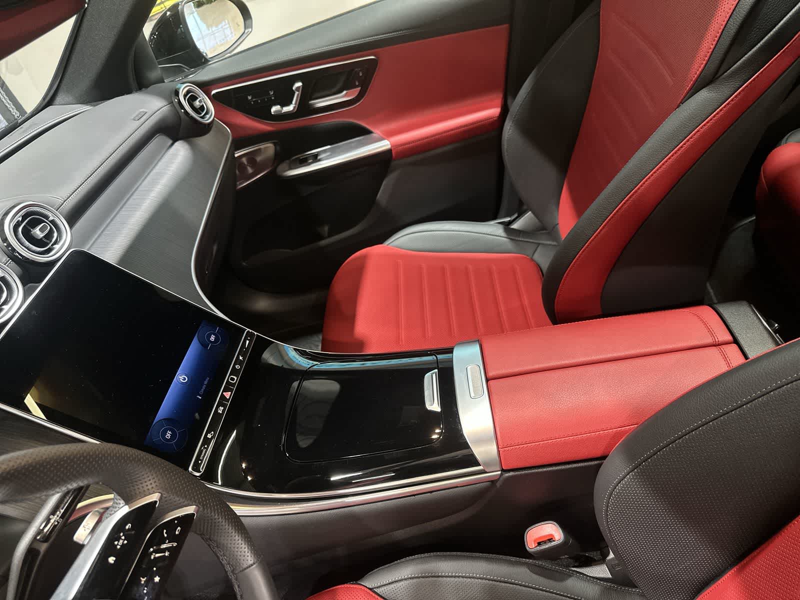 Thumbnail: 2025 Mercedes-Benz GLC - 28