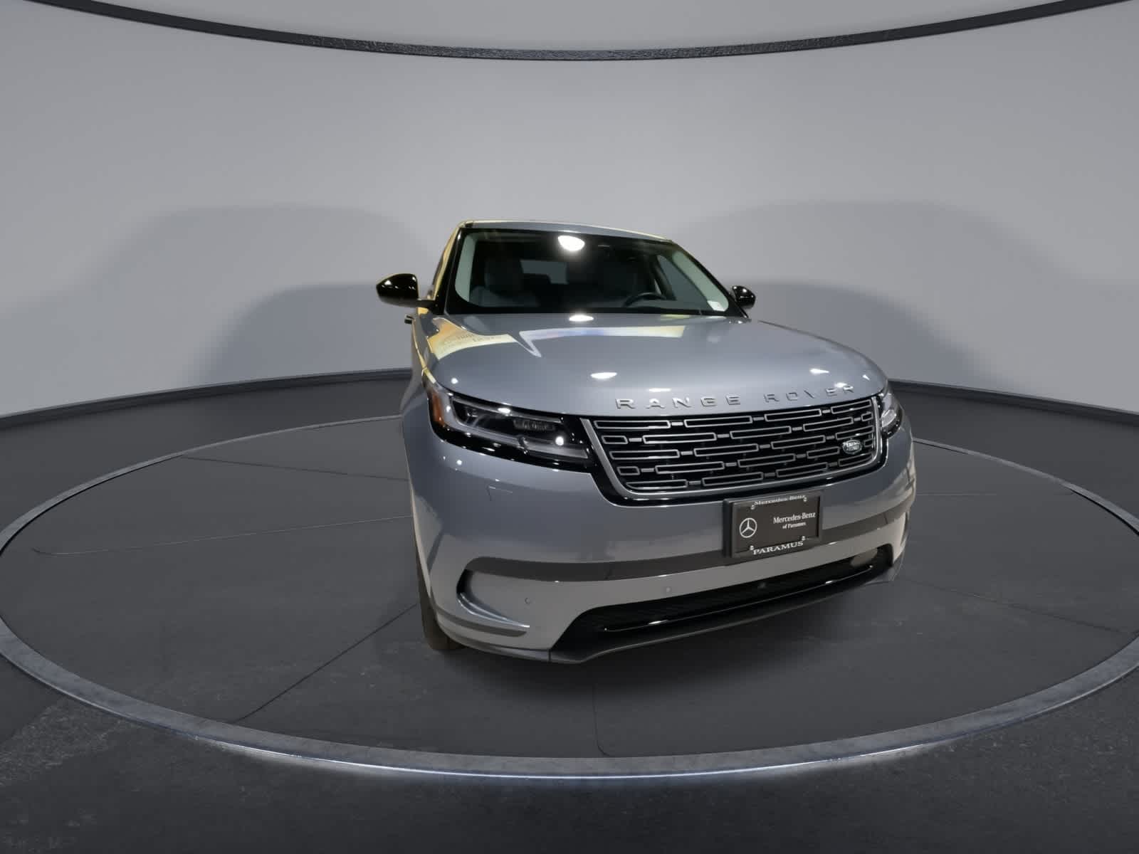 Thumbnail: 2025 Land Rover Range Rover Velar - 3