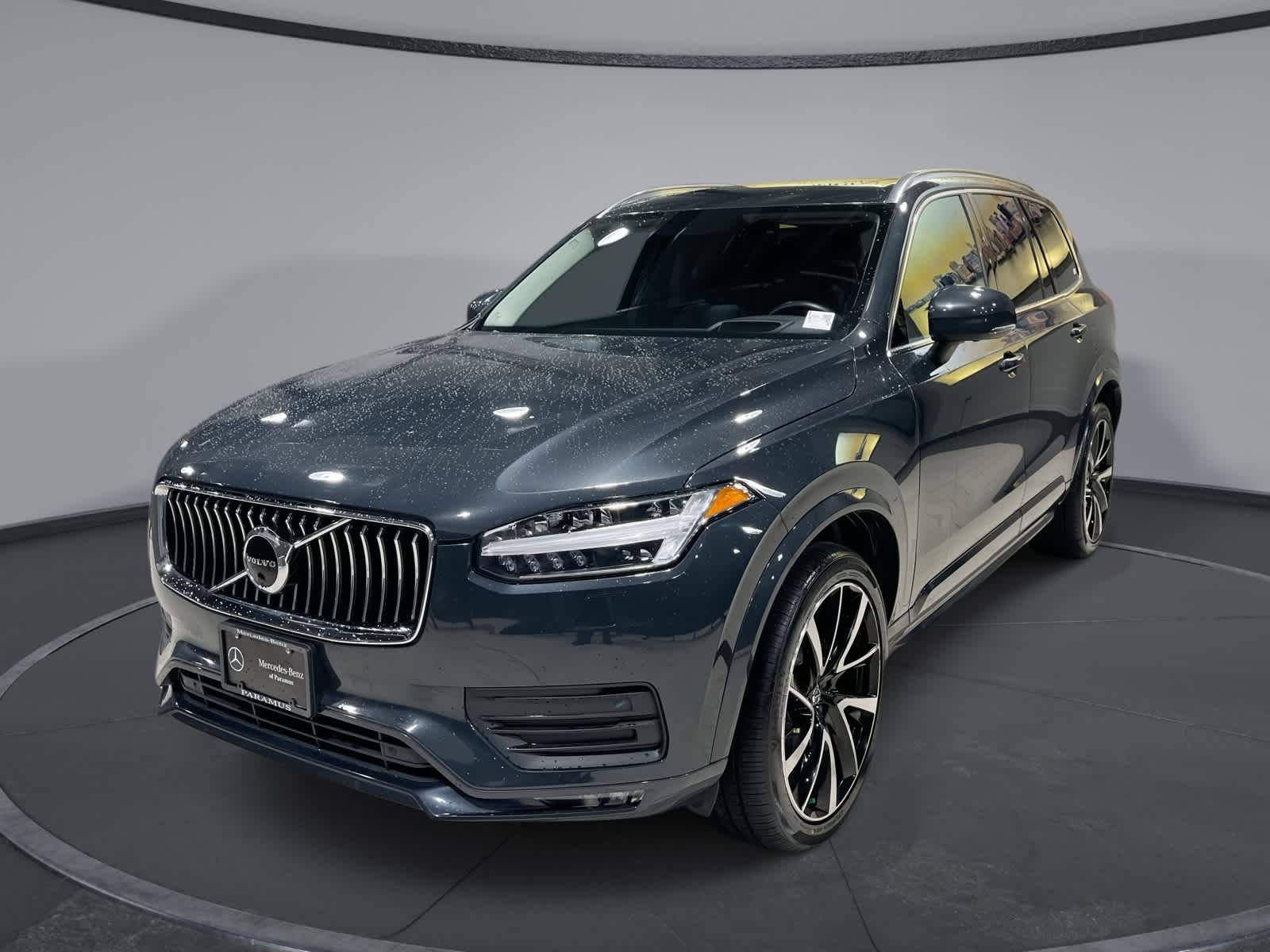 2021 Volvo XC90 Momentum's photo