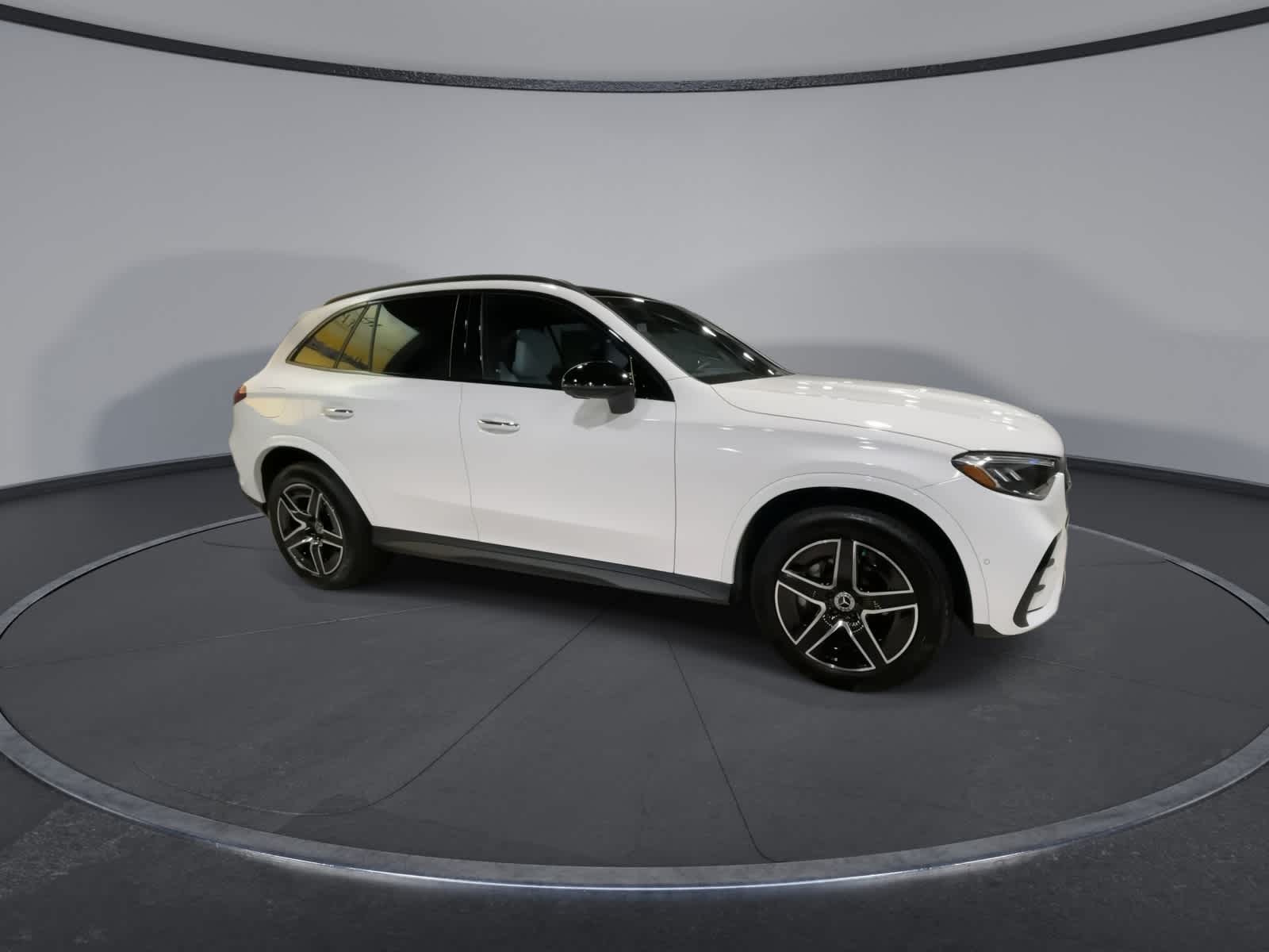 2025 Mercedes Benz GLC 300 4MATIC photo 2