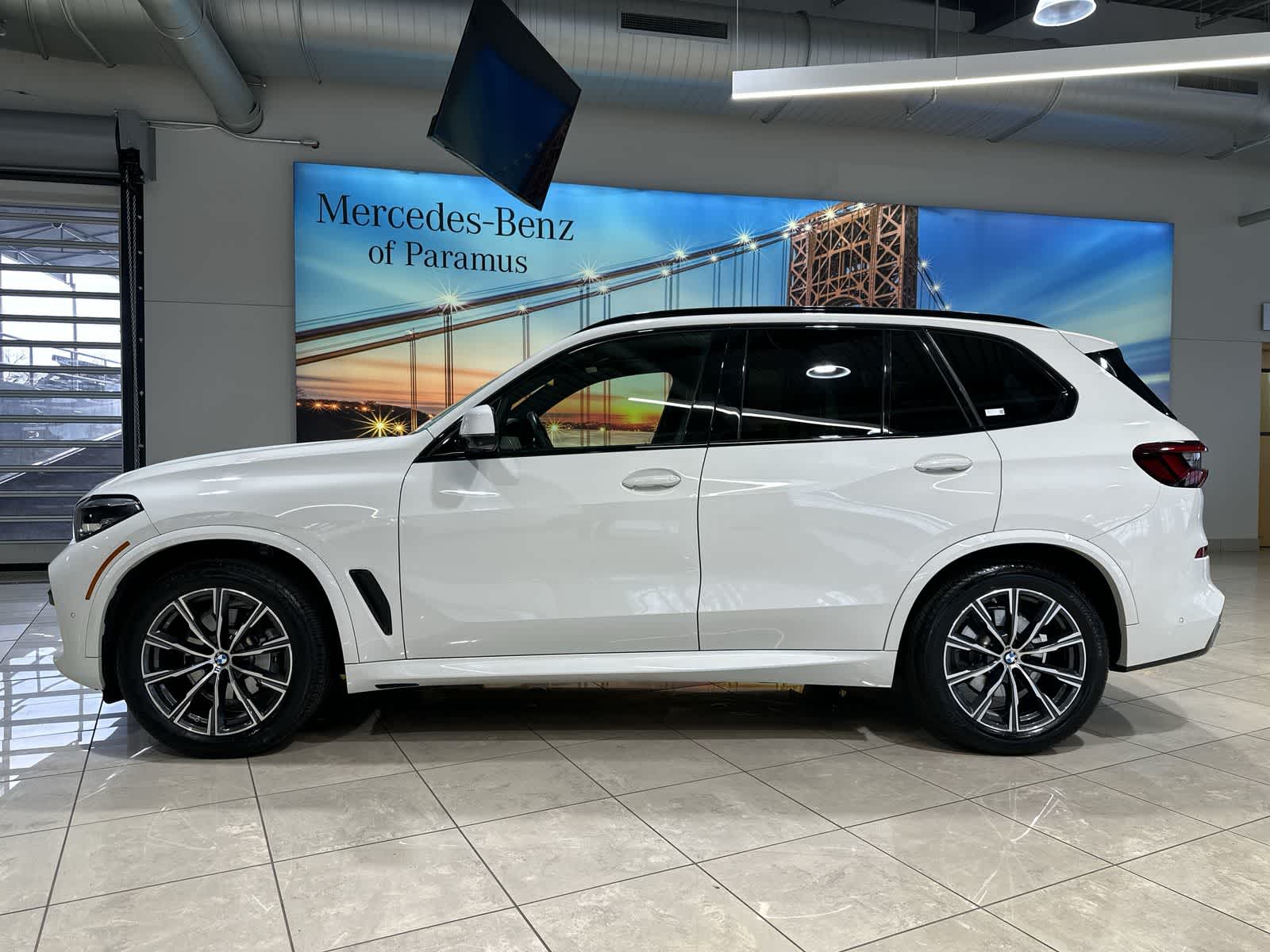 Thumbnail: 2021 BMW X5 - 15