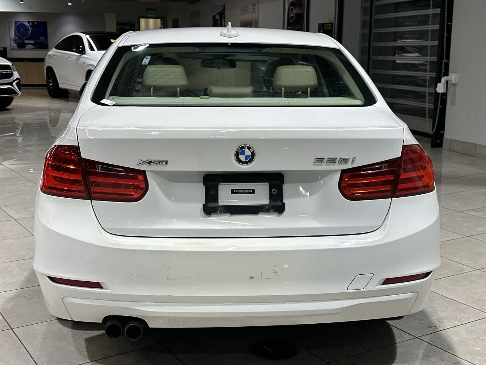 Thumbnail: 2013 BMW 3 Series - 17