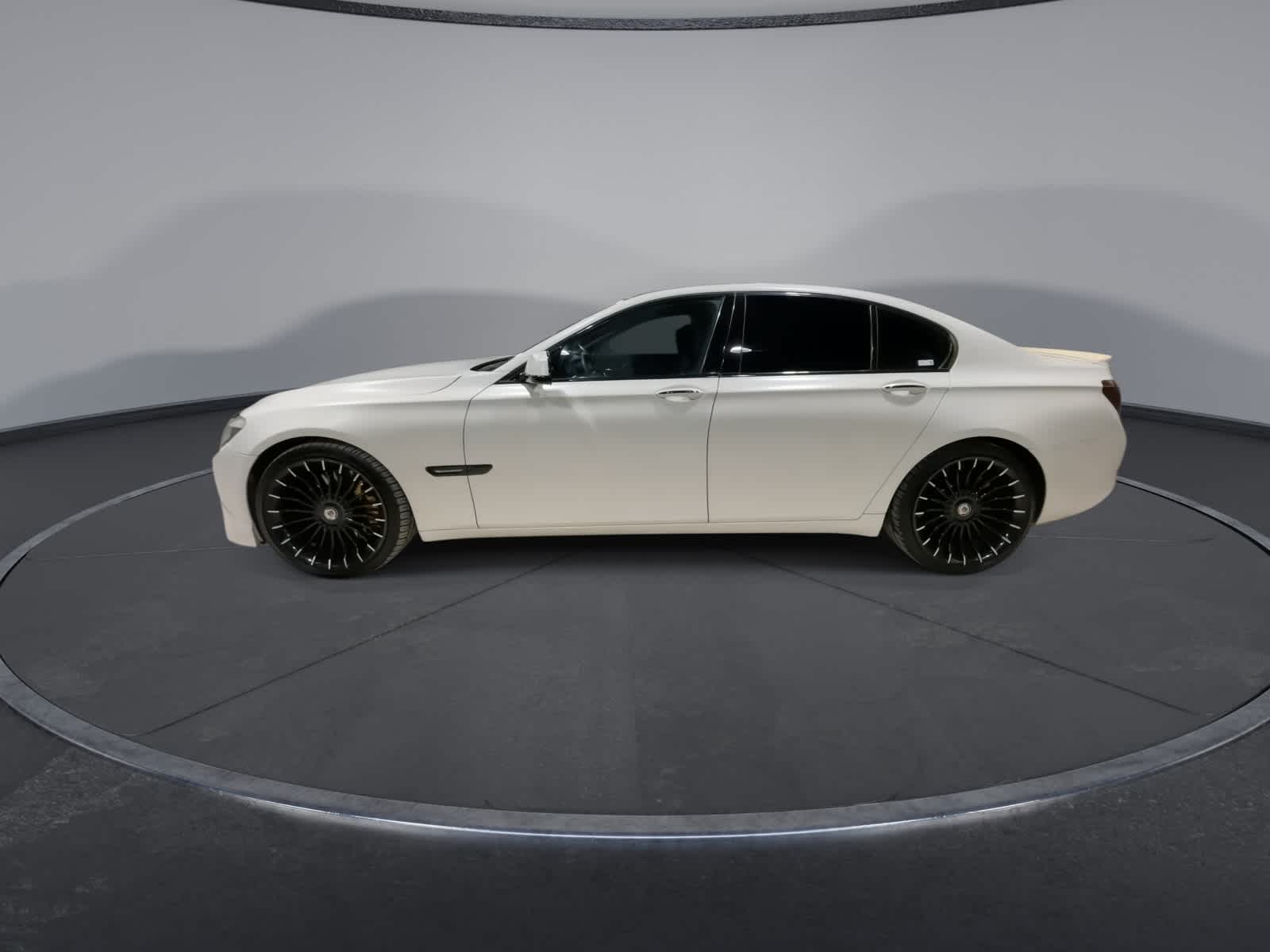 Thumbnail: 2011 BMW 7 Series - 7