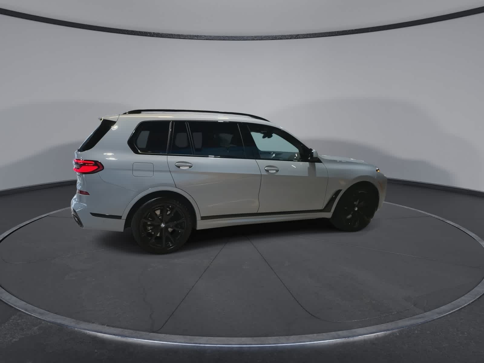 Thumbnail: 2025 BMW X7 - 12