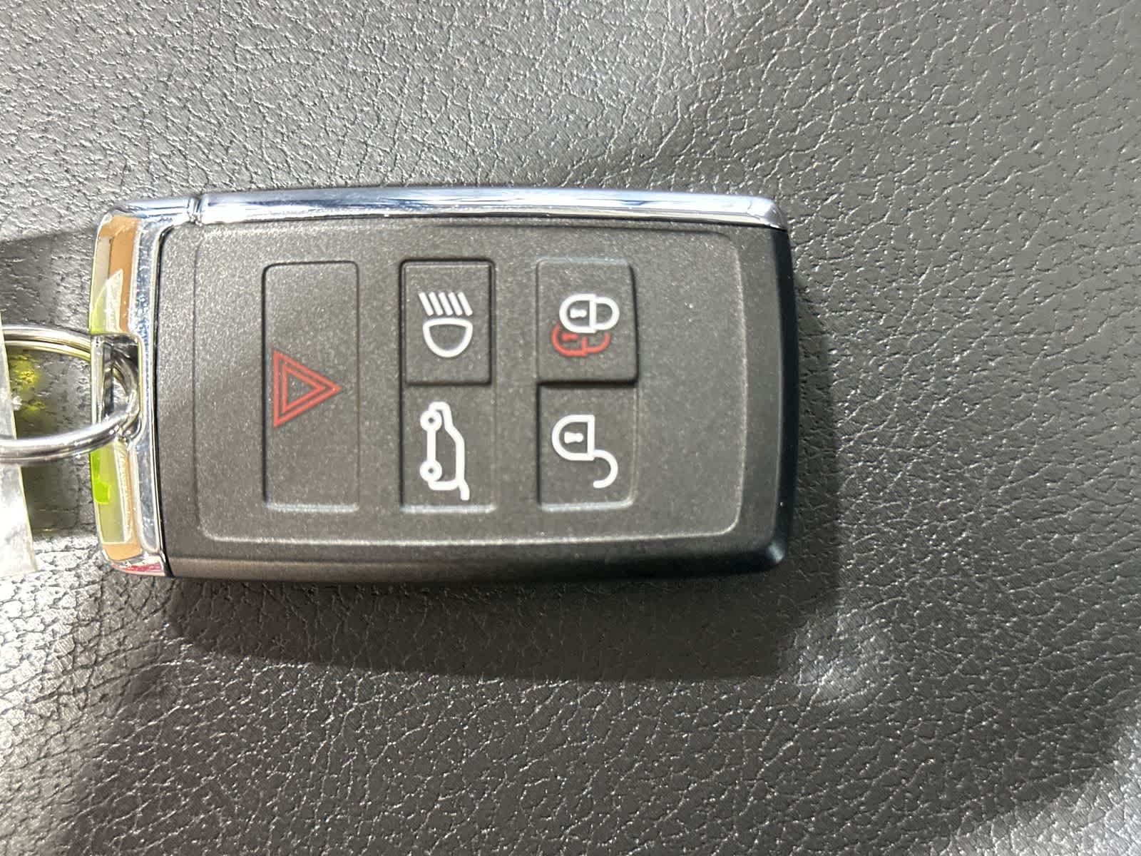 Thumbnail: 2021 Land Rover Range Rover - 32