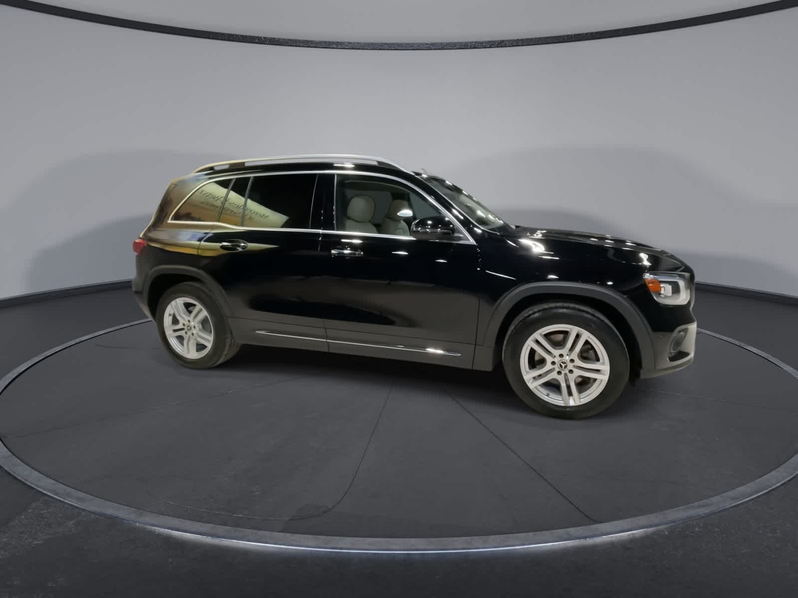 Thumbnail: 2023 Mercedes-Benz GLB - 2