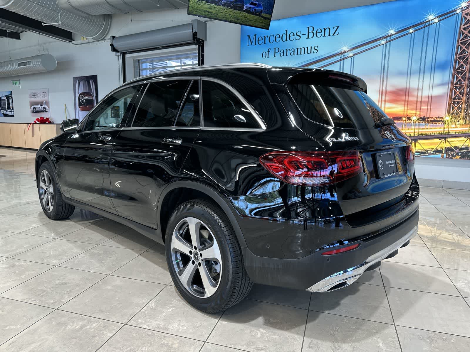 Thumbnail: 2022 Mercedes-Benz GLC - 16