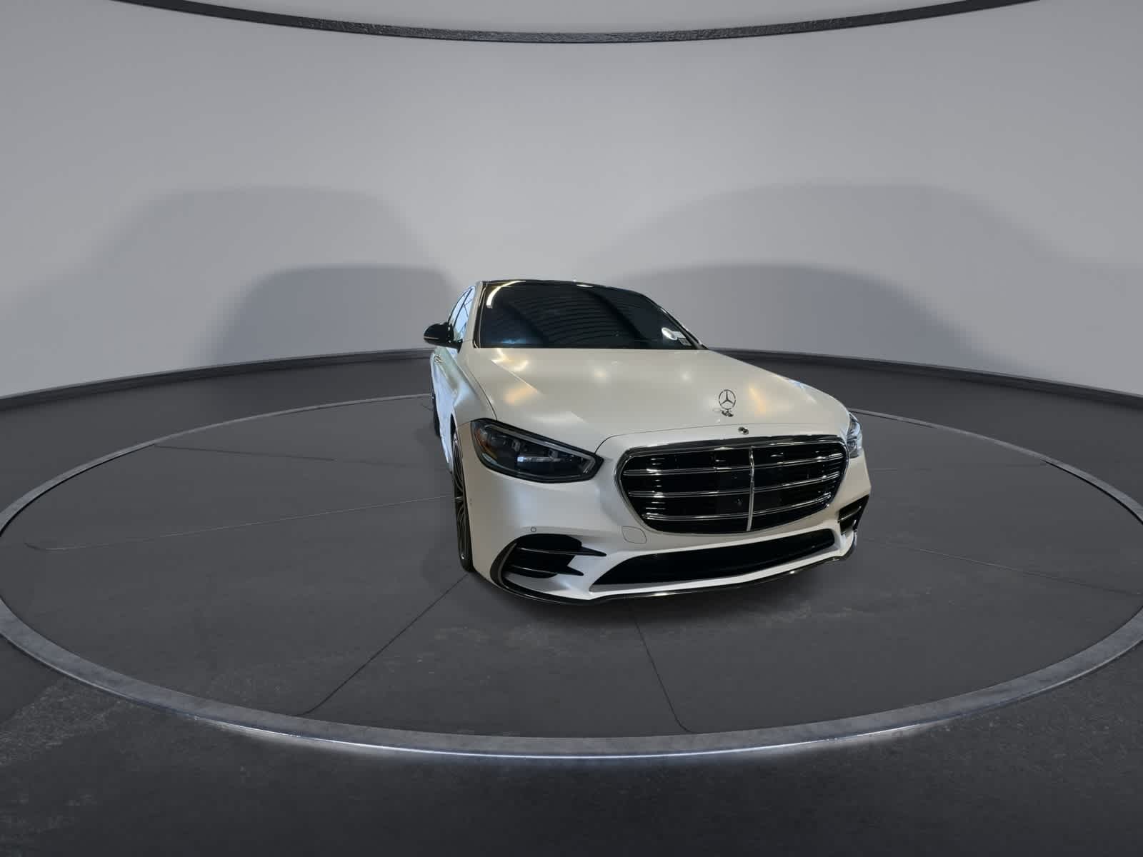 Thumbnail: 2023 Mercedes-Benz S-Class - 3