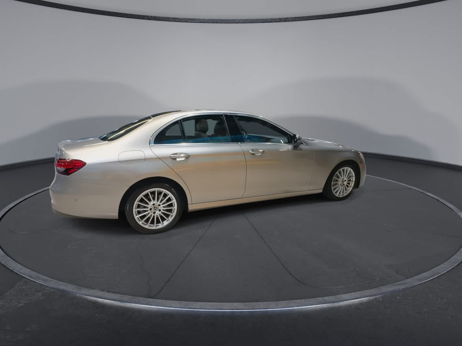 Thumbnail: 2022 Mercedes-Benz E-Class - 12