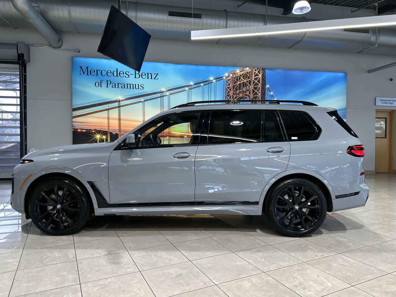 Thumbnail: 2025 BMW X7 - 15