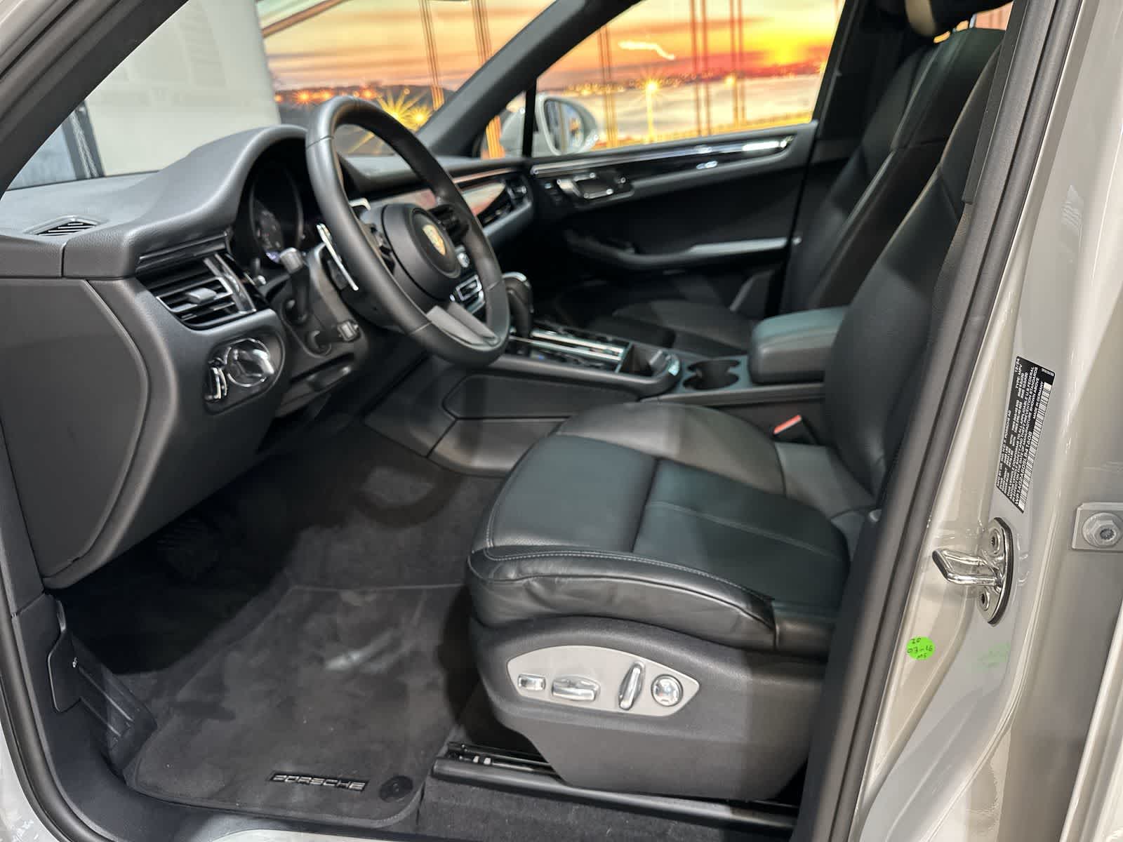 Thumbnail: 2025 Porsche Macan - 14