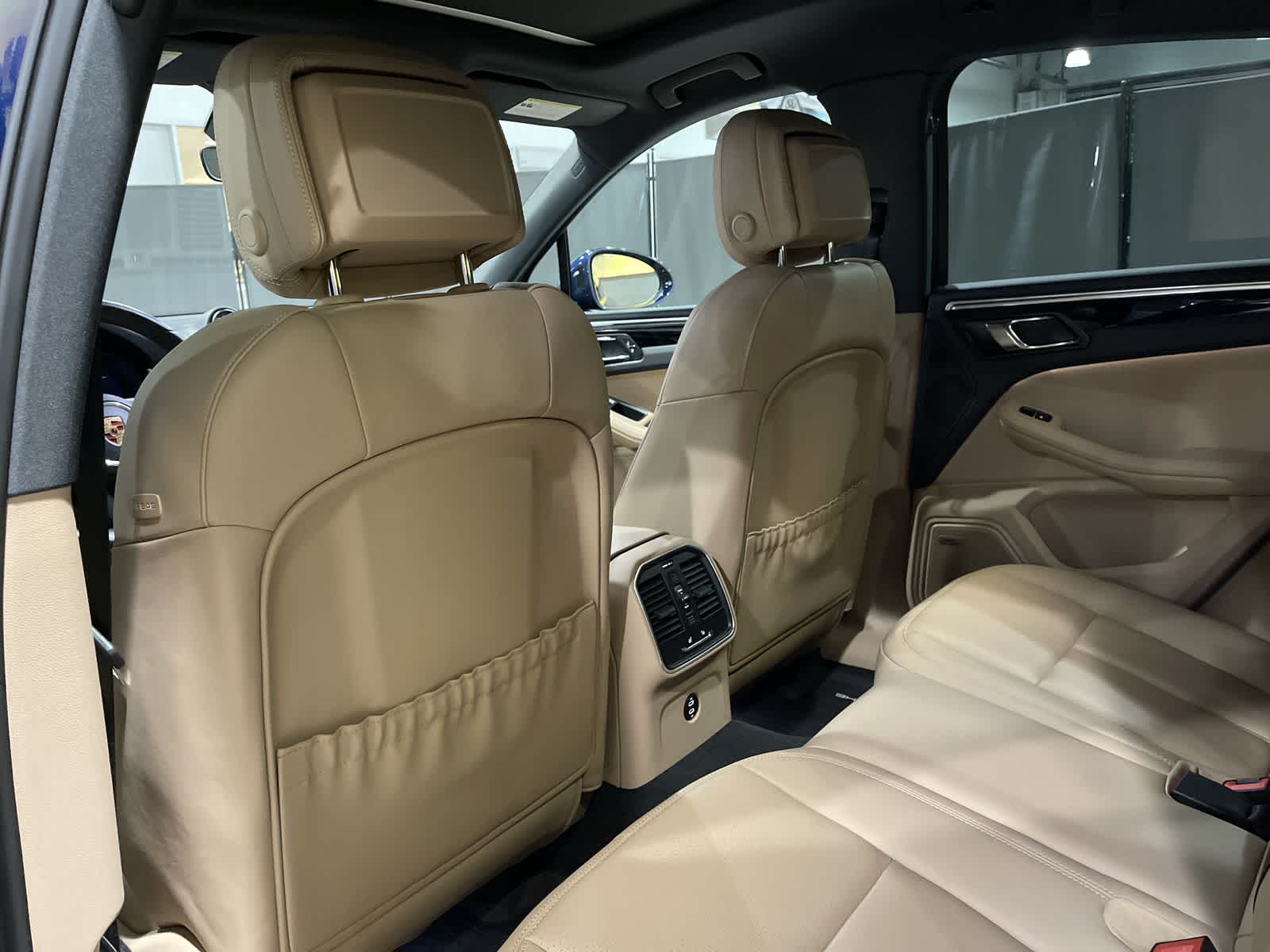 Thumbnail: 2024 Porsche Macan - 24