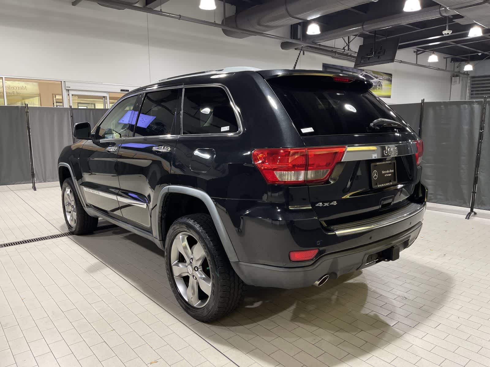 Thumbnail: 2011 Jeep Grand Cherokee - 16