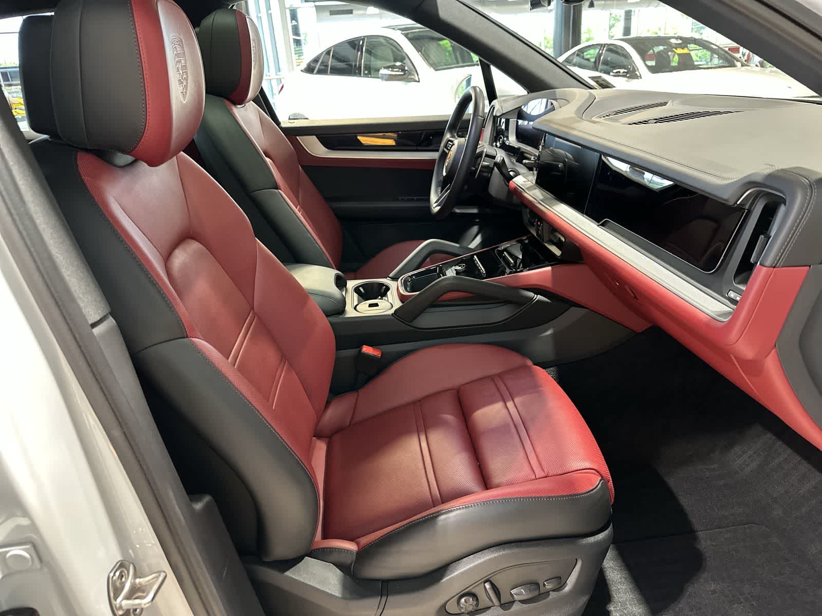 Thumbnail: 2024 Porsche Cayenne - 25