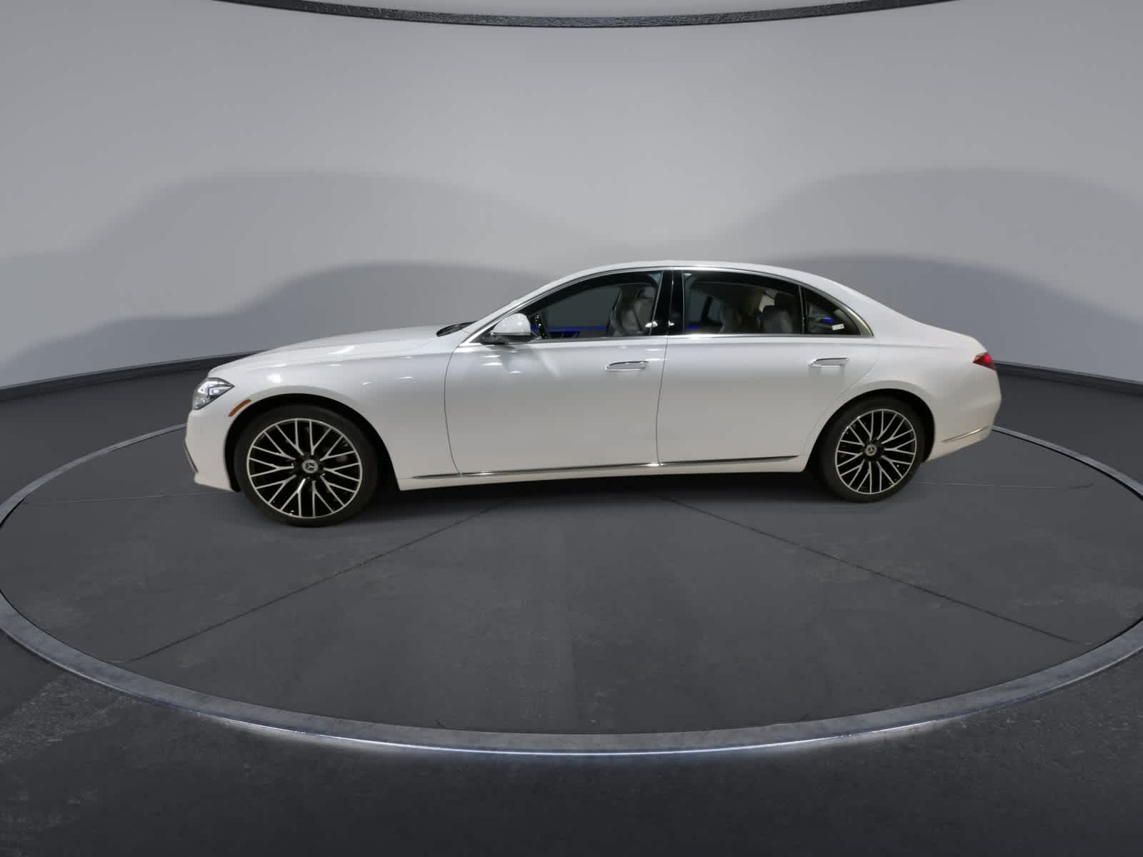 Thumbnail: 2024 Mercedes-Benz S-Class - 7