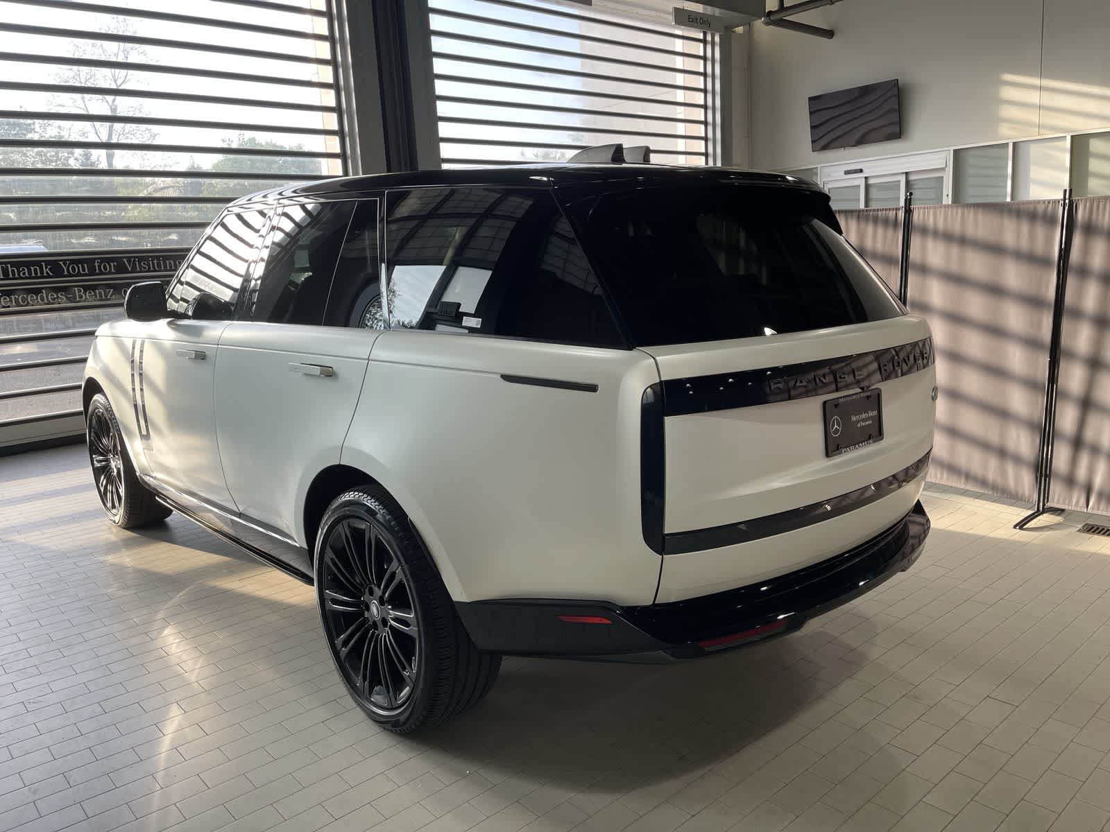 Thumbnail: 2023 Land Rover Range Rover - 16