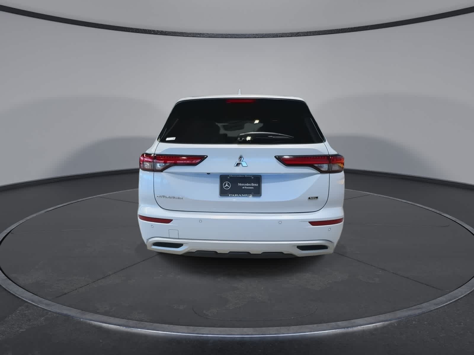 Thumbnail: 2022 Mitsubishi Outlander - 10