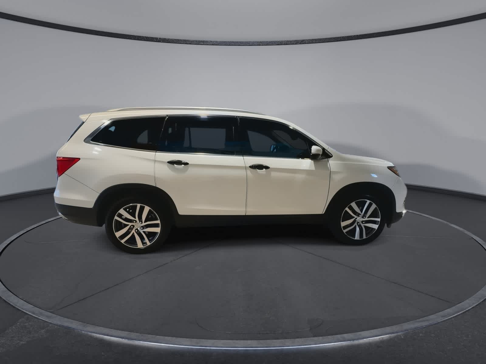 Thumbnail: 2017 Honda Pilot - 13