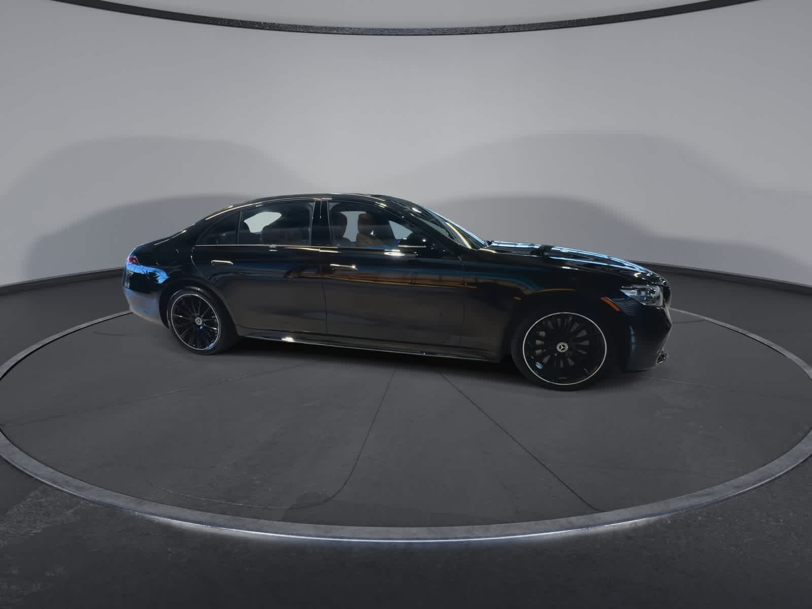 Thumbnail: 2023 Mercedes-Benz S-Class - 3