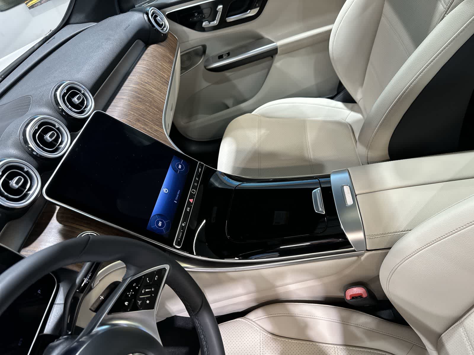 Thumbnail: 2026 Mercedes-Benz GLC - 28