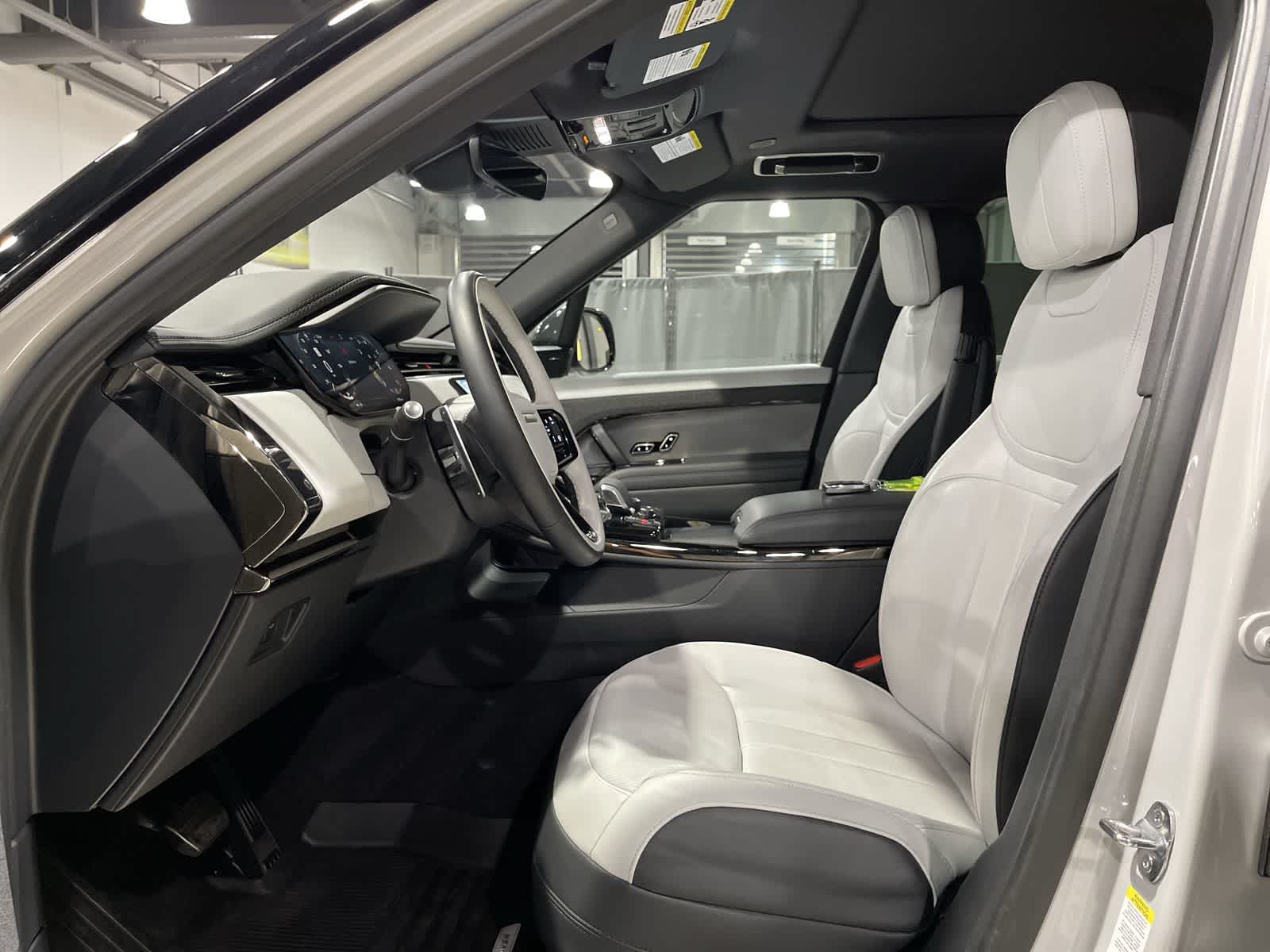 Thumbnail: 2023 Land Rover Range Rover Sport - 14