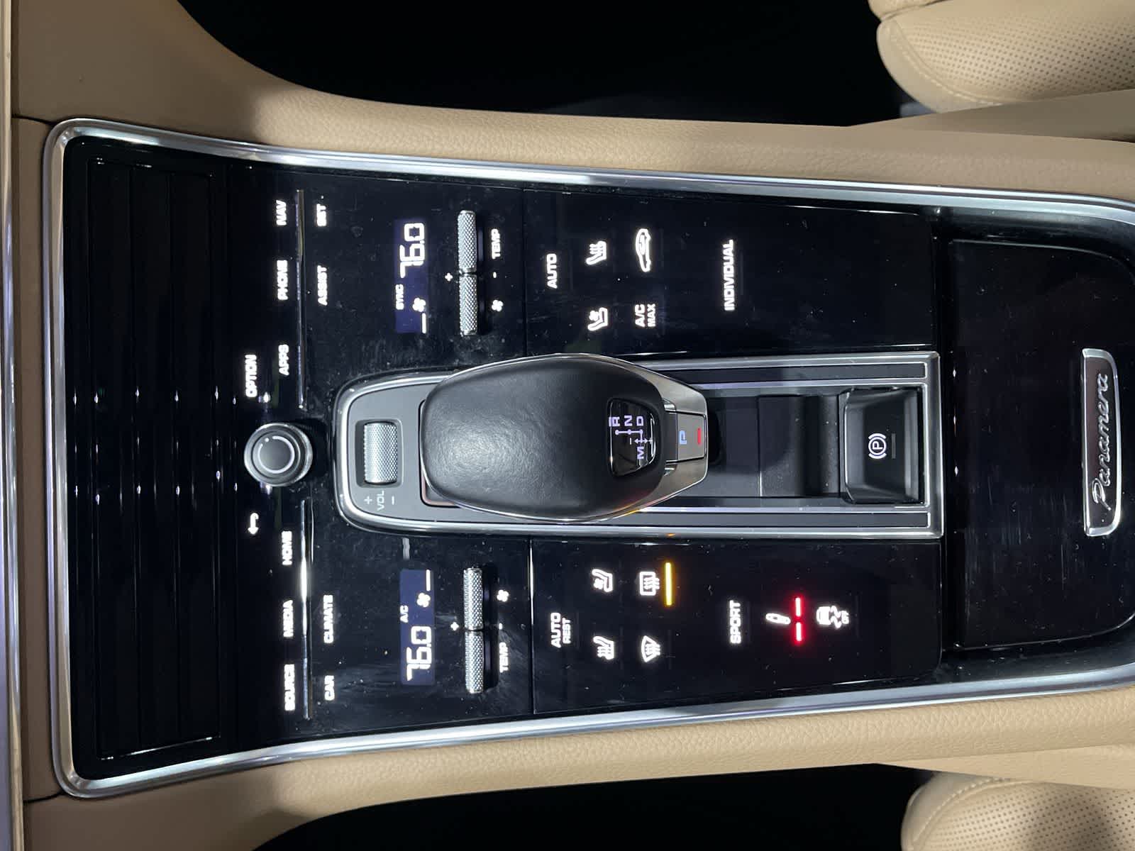 Thumbnail: 2022 Porsche Panamera - 29