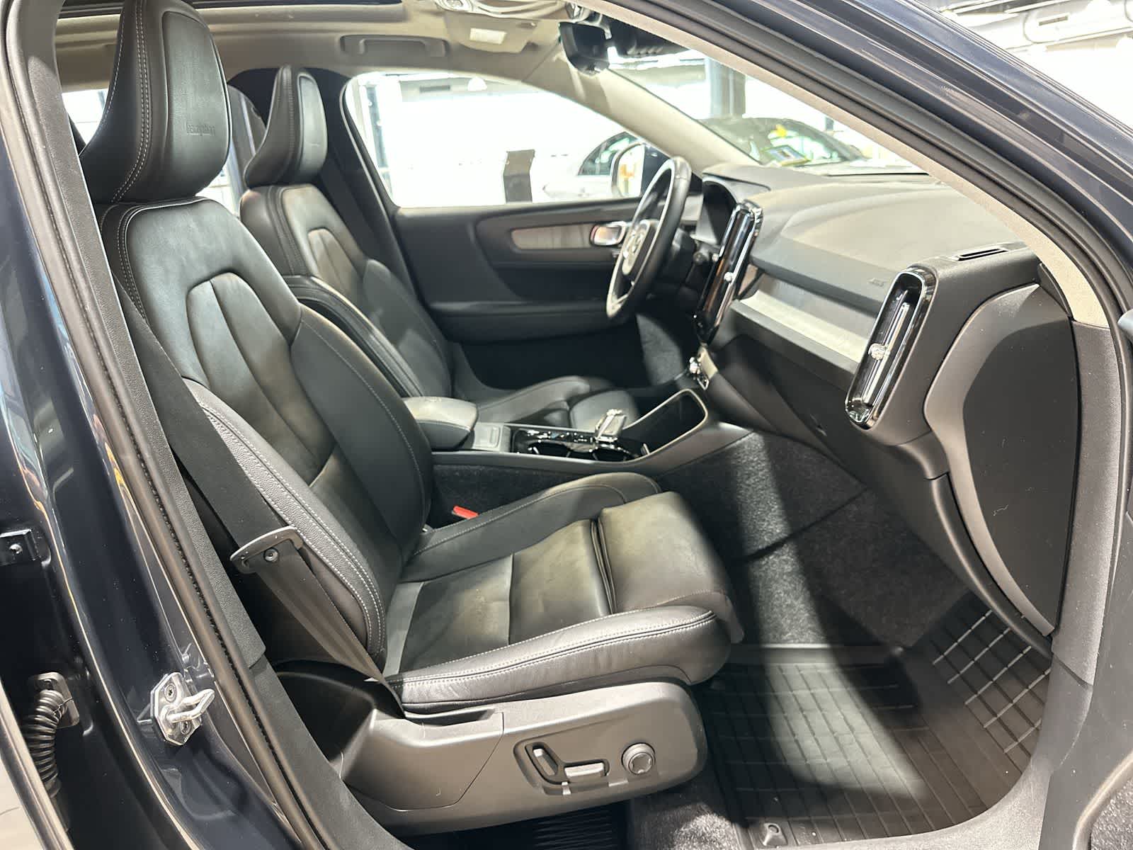 Thumbnail: 2020 Volvo XC40 - 26