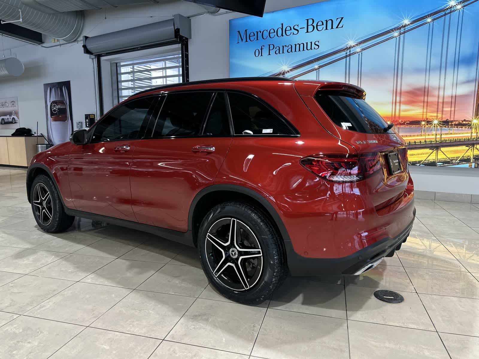 Thumbnail: 2022 Mercedes-Benz GLC - 16