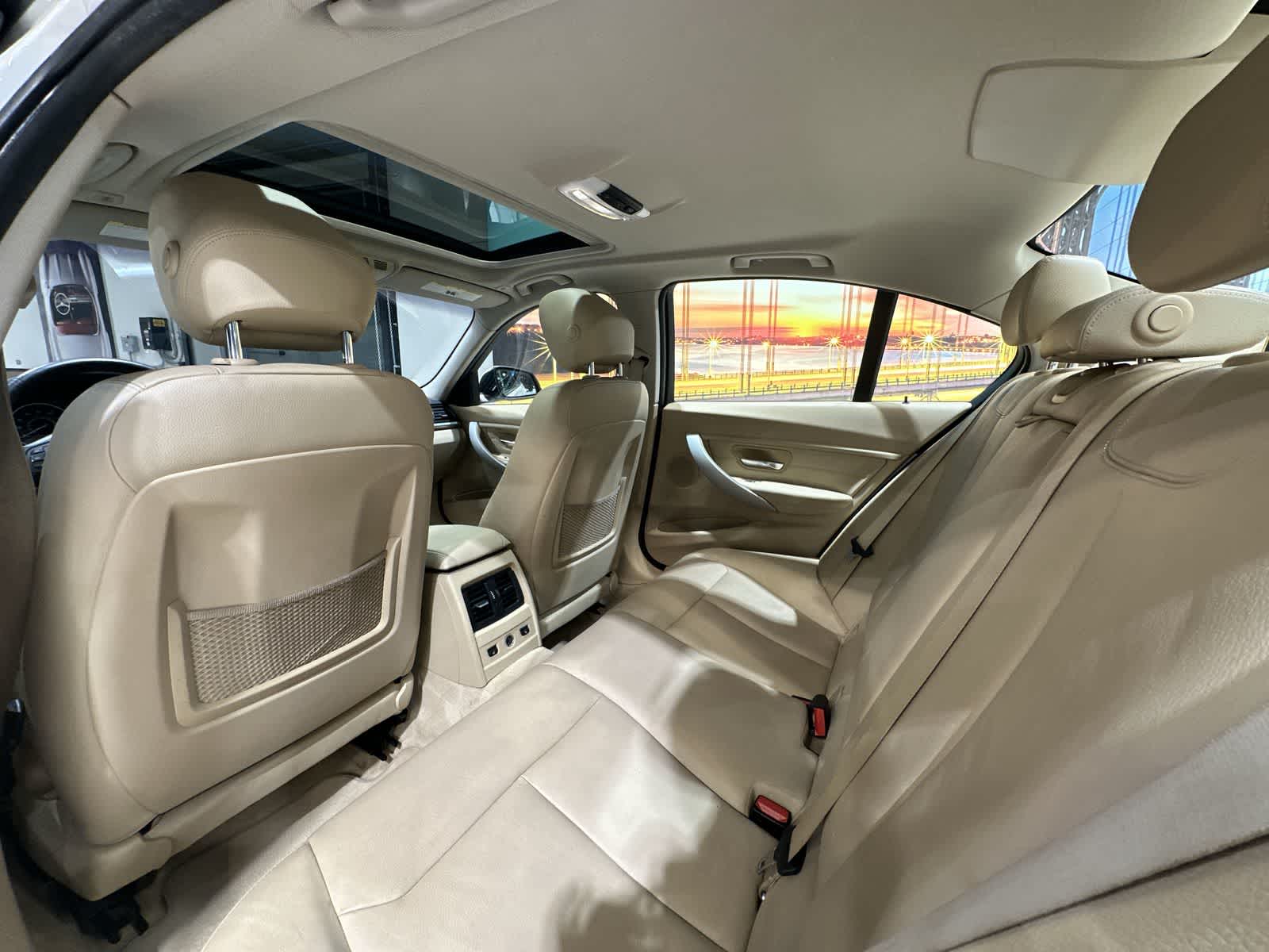 Thumbnail: 2013 BMW 3 Series - 24