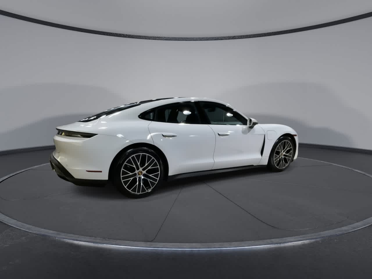 Thumbnail: 2022 Porsche Taycan - 12