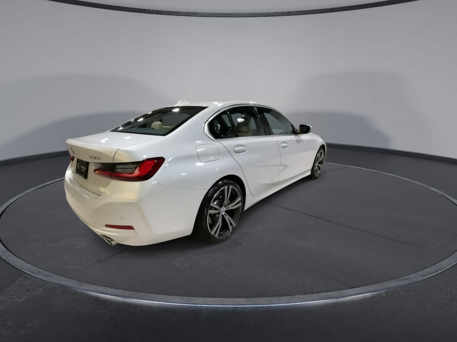 Thumbnail: 2024 BMW 3 Series - 11