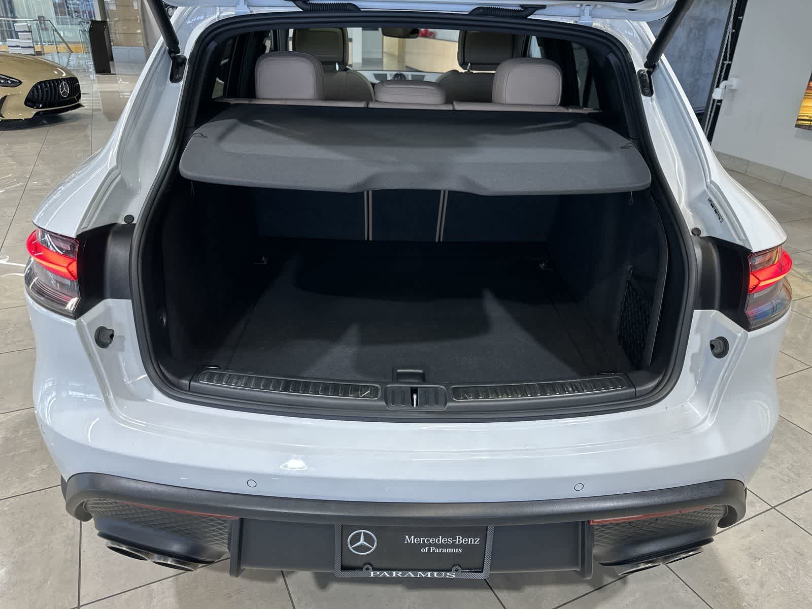 Thumbnail: 2023 Porsche Macan - 31