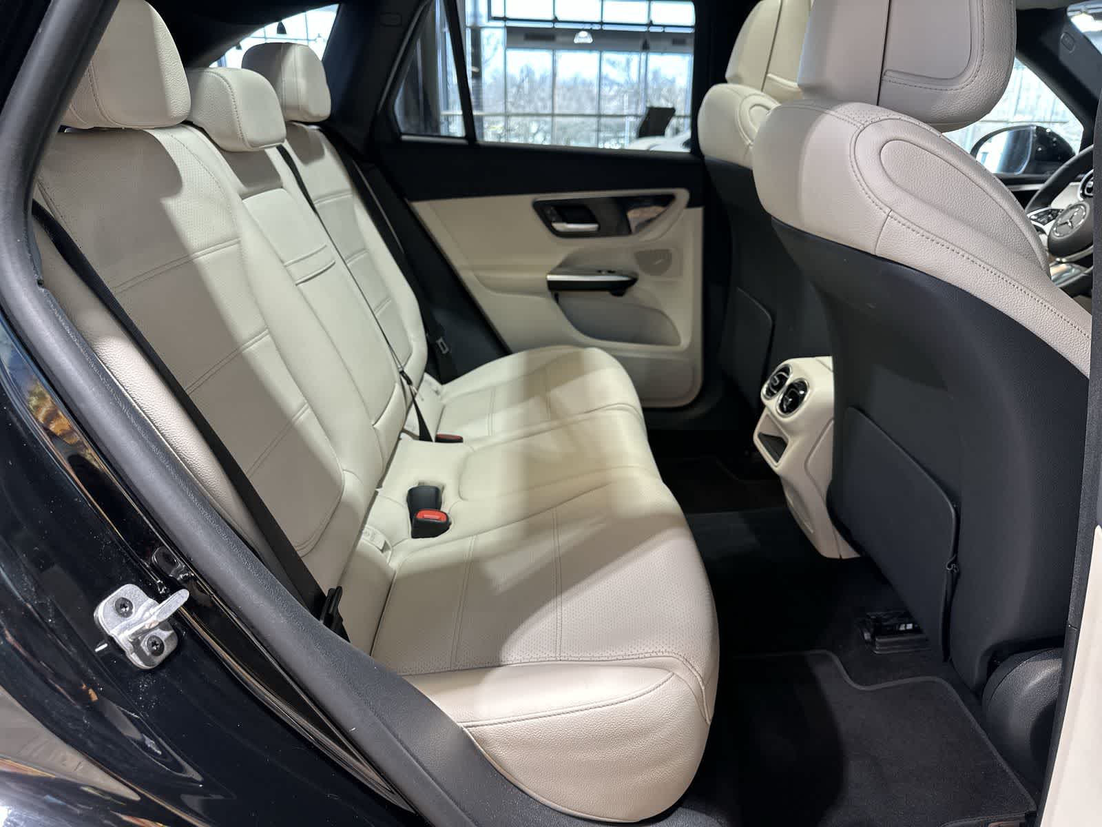 Thumbnail: 2023 Mercedes-Benz GLC - 25