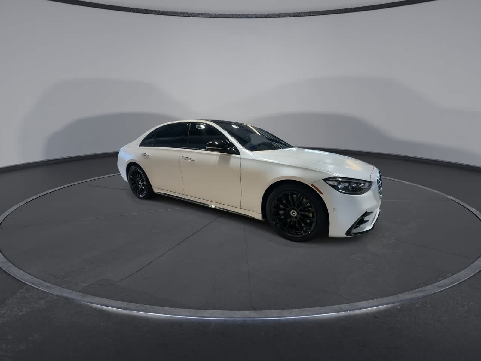 Thumbnail: 2023 Mercedes-Benz S-Class - 2