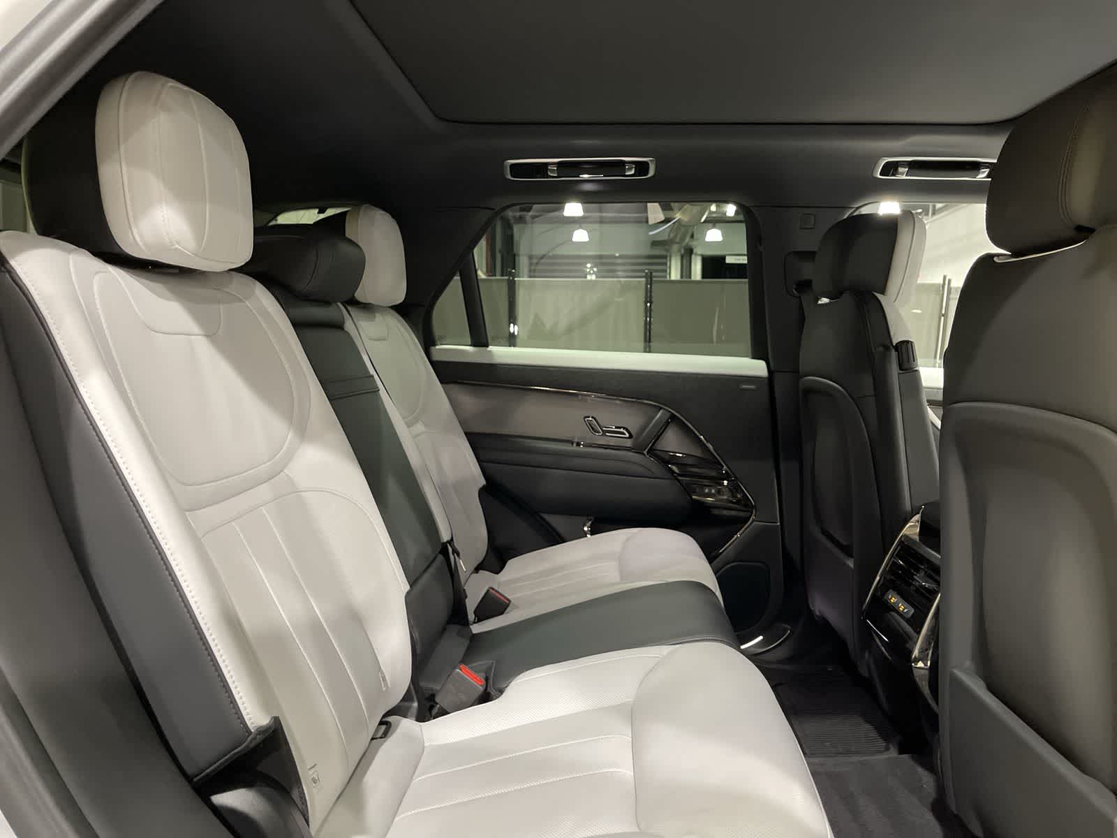 Thumbnail: 2023 Land Rover Range Rover Sport - 25