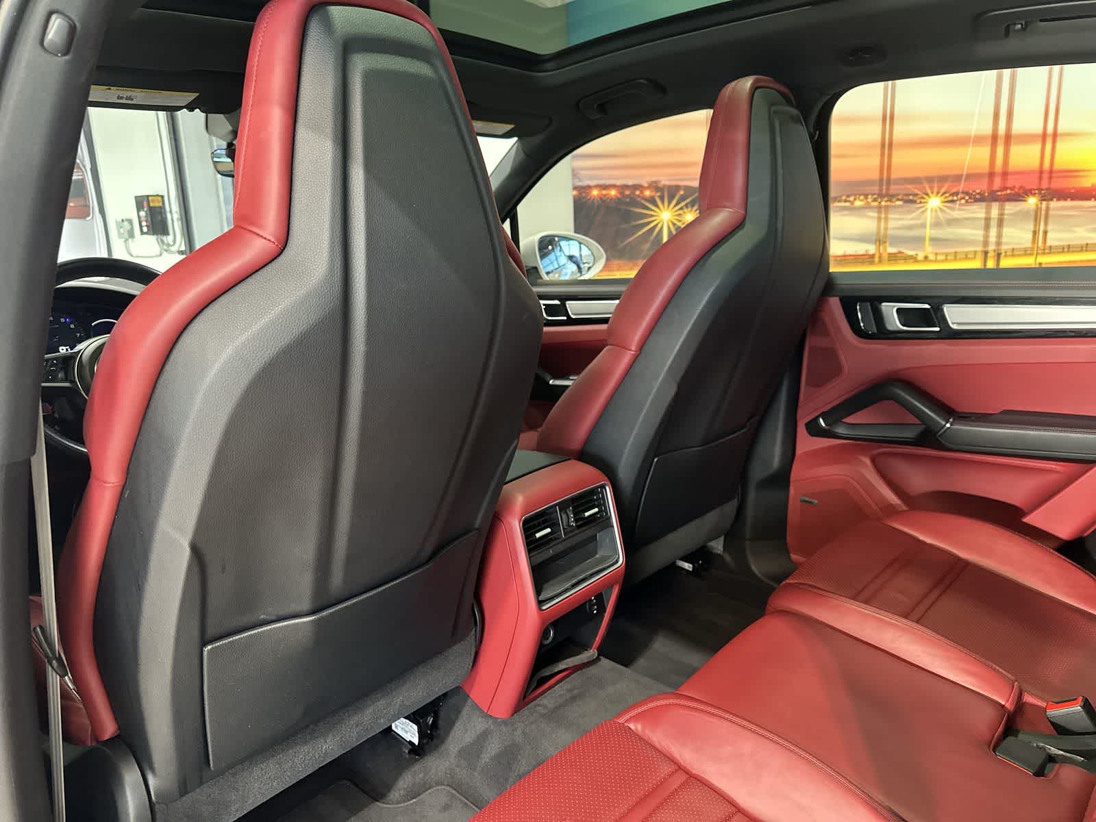 Thumbnail: 2022 Porsche Cayenne - 24