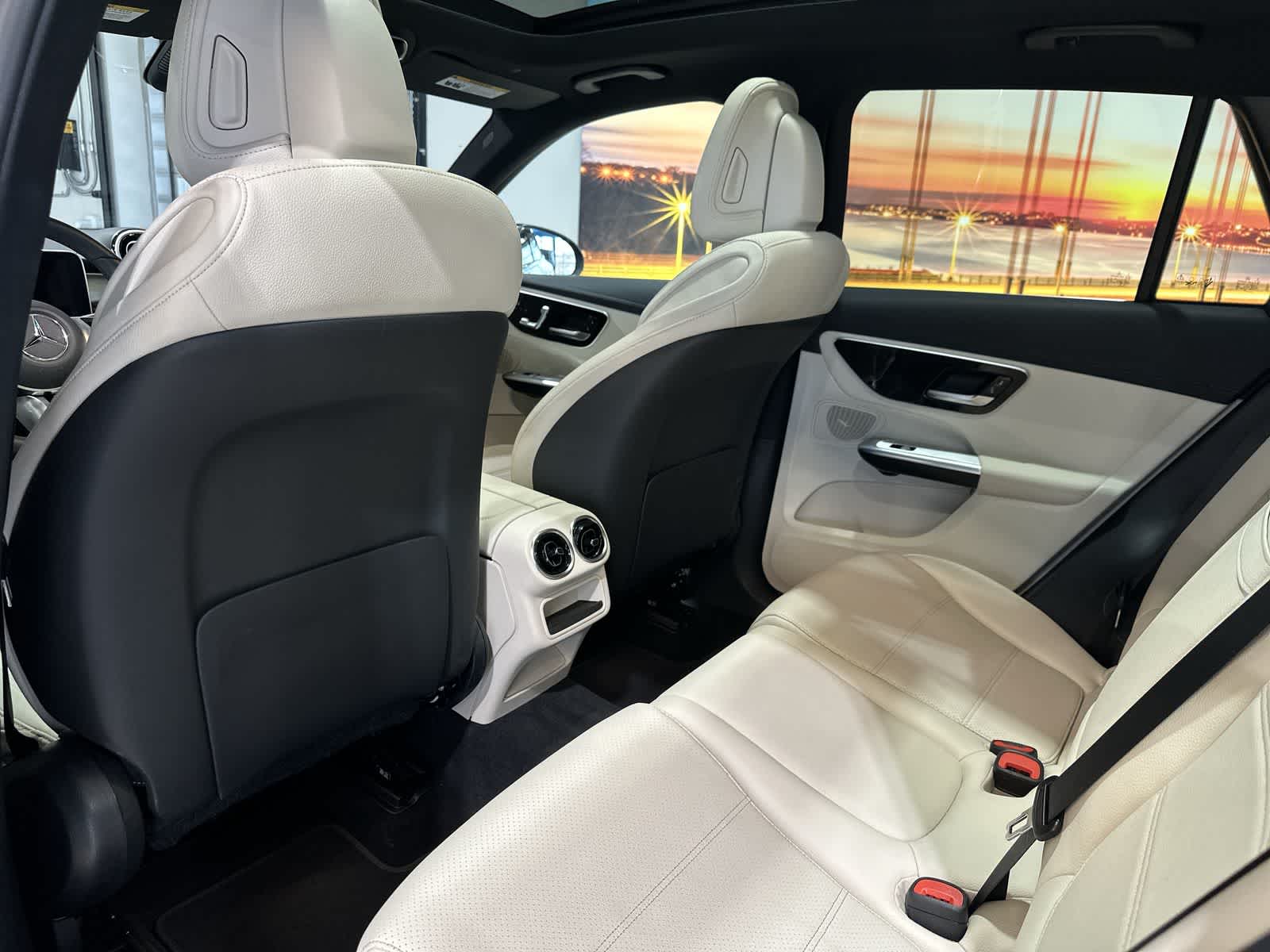 Thumbnail: 2023 Mercedes-Benz GLC - 24