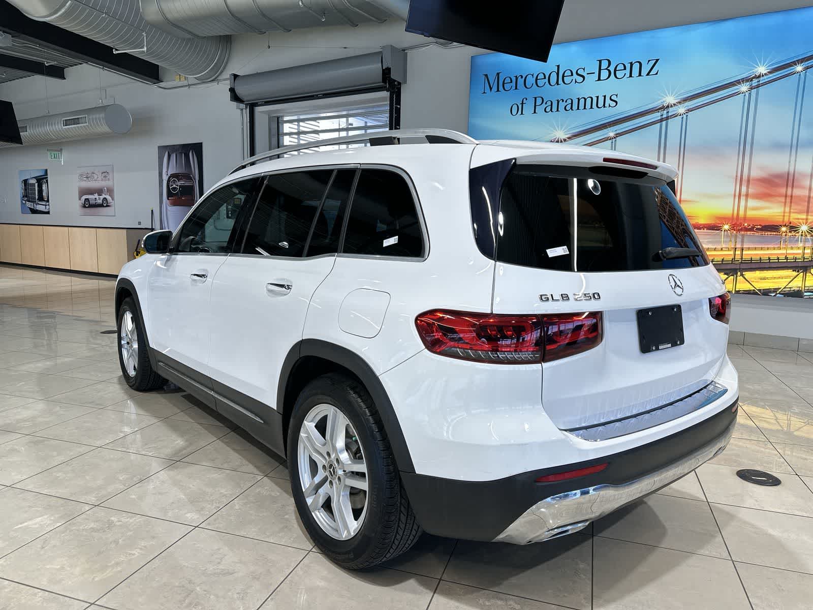 Thumbnail: 2020 Mercedes-Benz GLB - 16