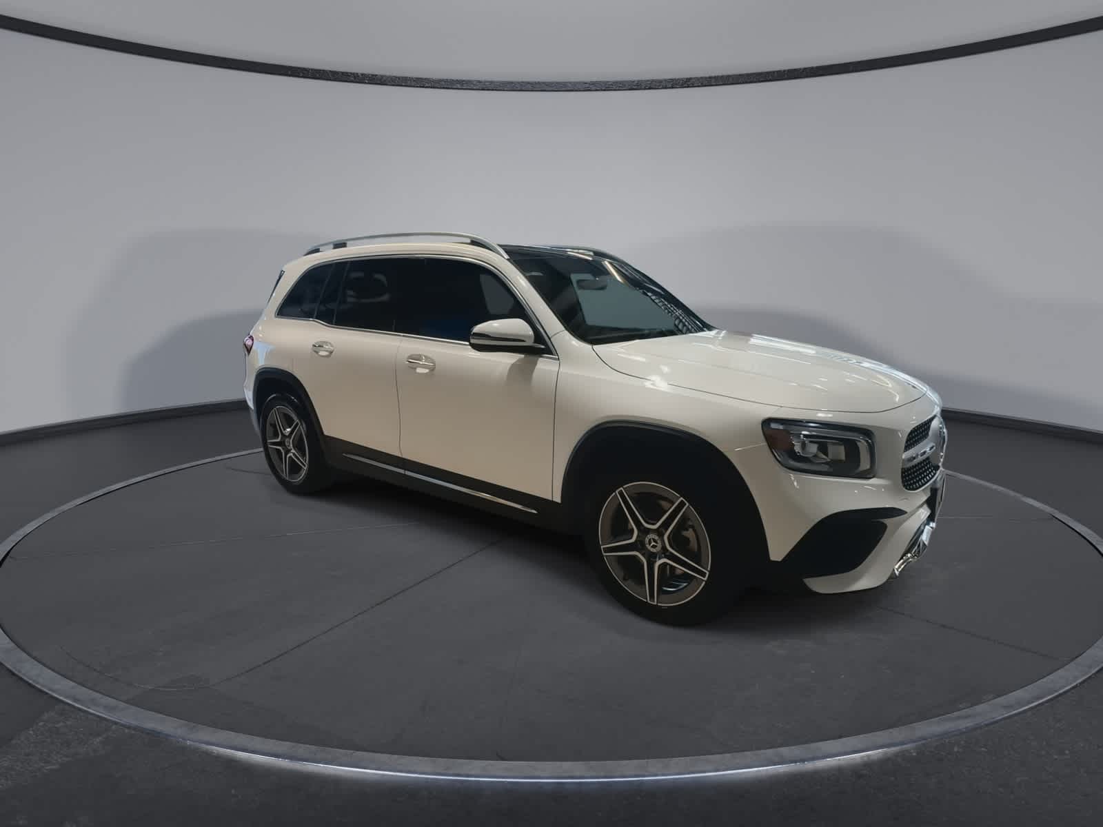 Thumbnail: 2022 Mercedes-Benz GLB - 2