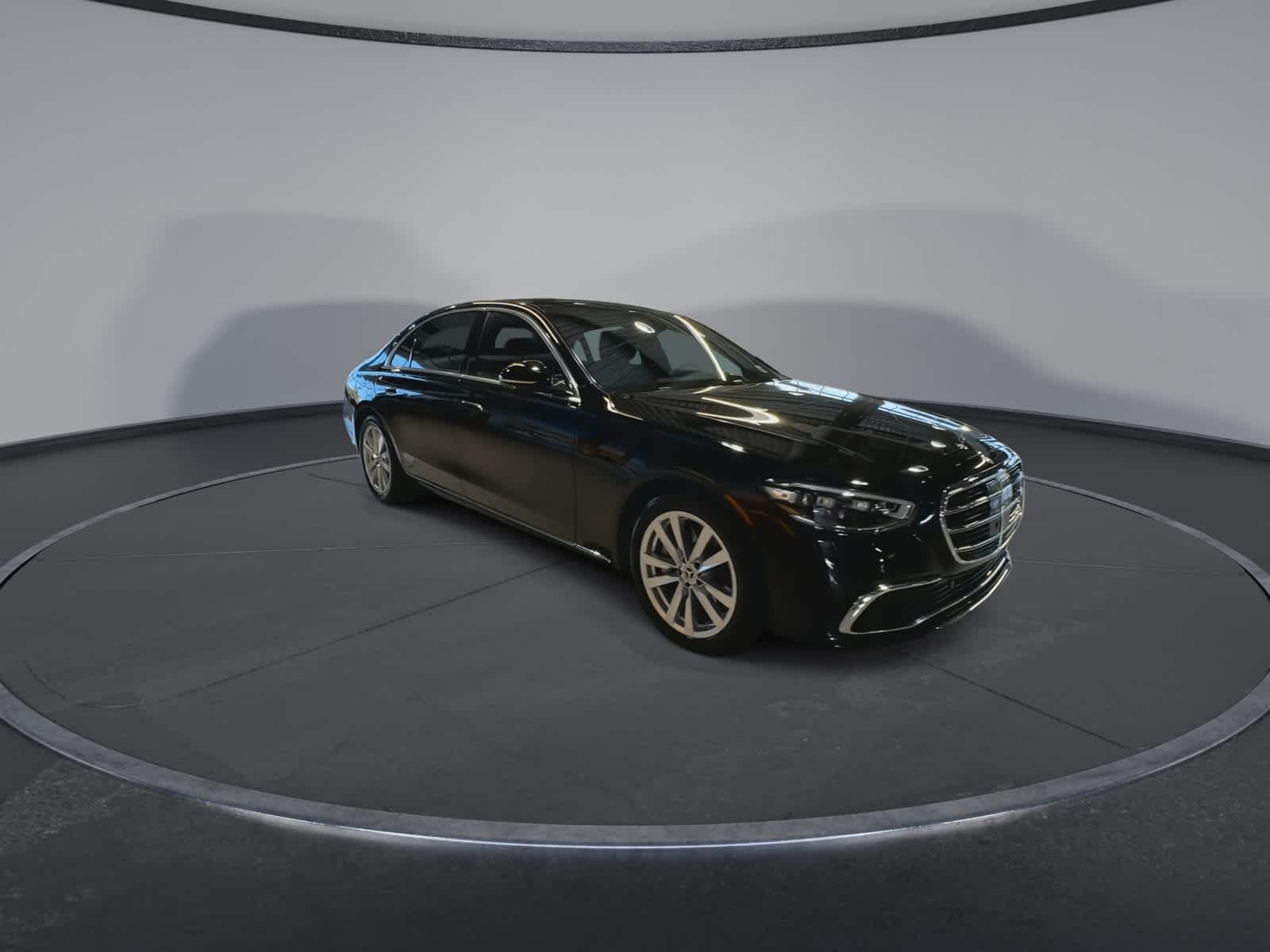 Thumbnail: 2023 Mercedes-Benz S-Class - 2