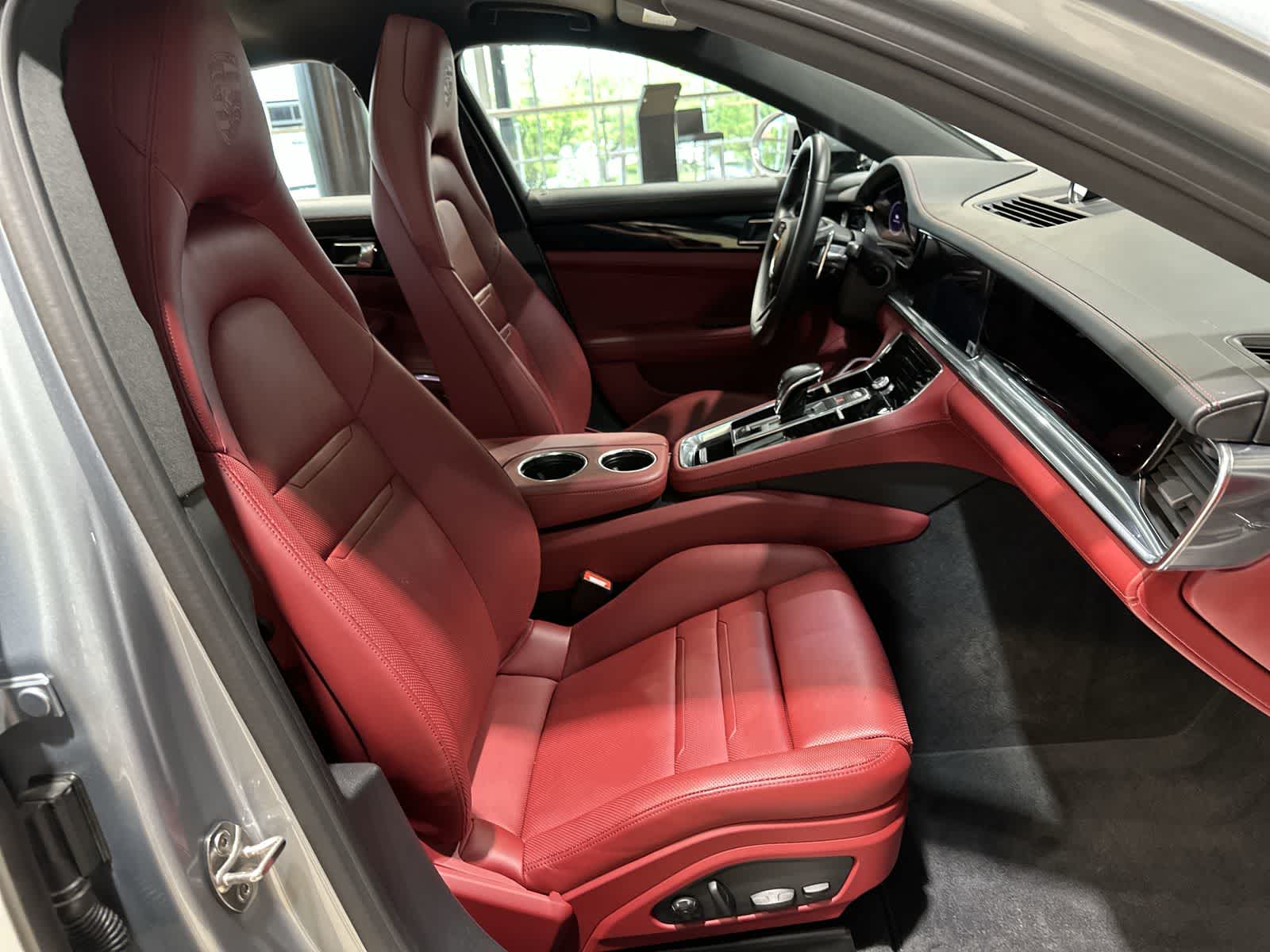 Thumbnail: 2023 Porsche Panamera - 26