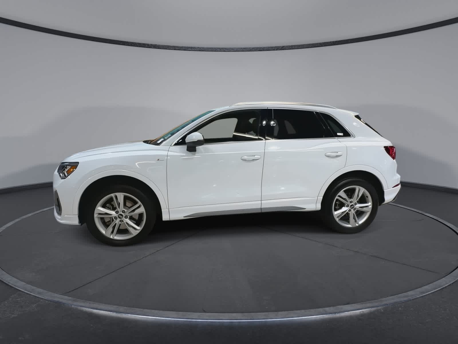 Thumbnail: 2022 Audi Q3 - 6