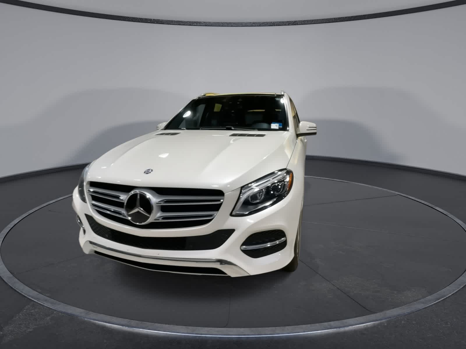 Thumbnail: 2016 Mercedes-Benz GLE - 4