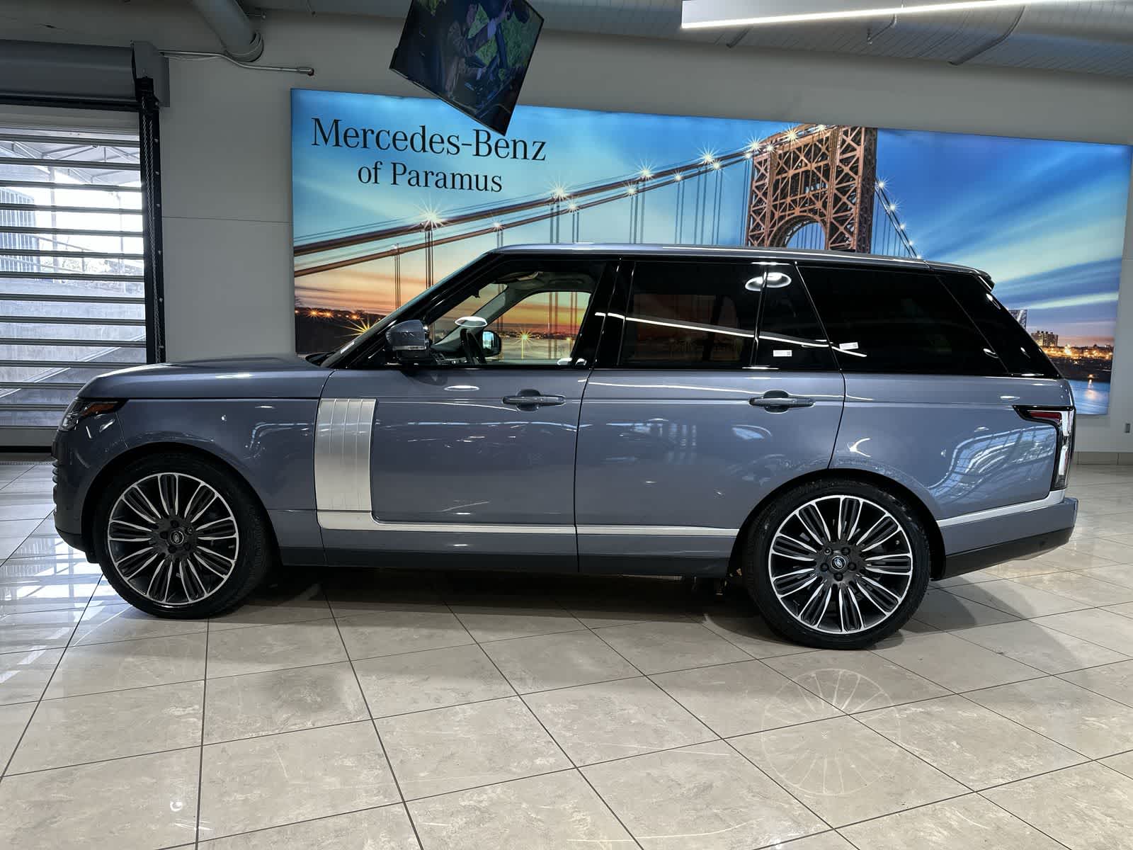 Thumbnail: 2021 Land Rover Range Rover - 15