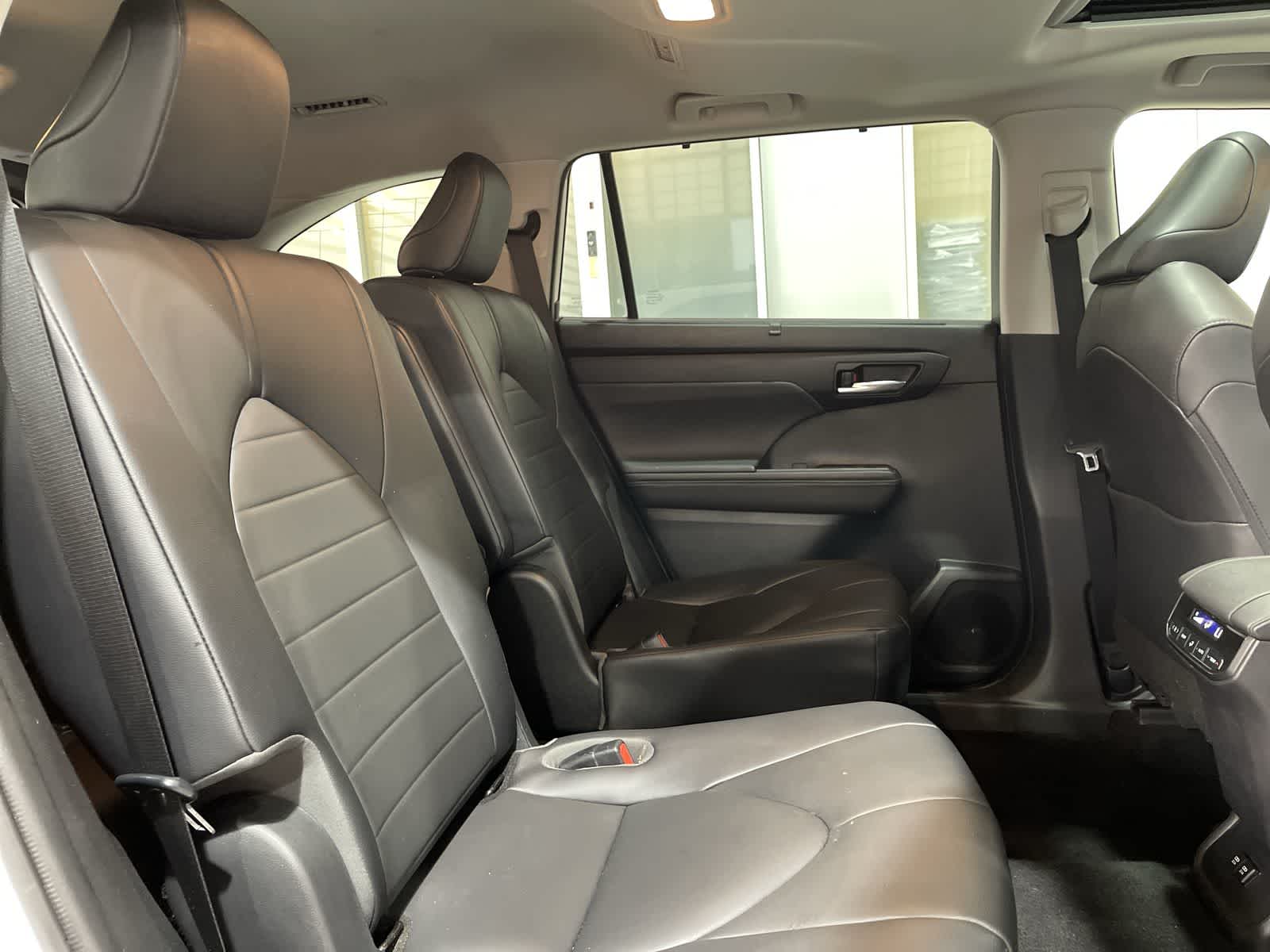 2020 Toyota Highlander XLE 25