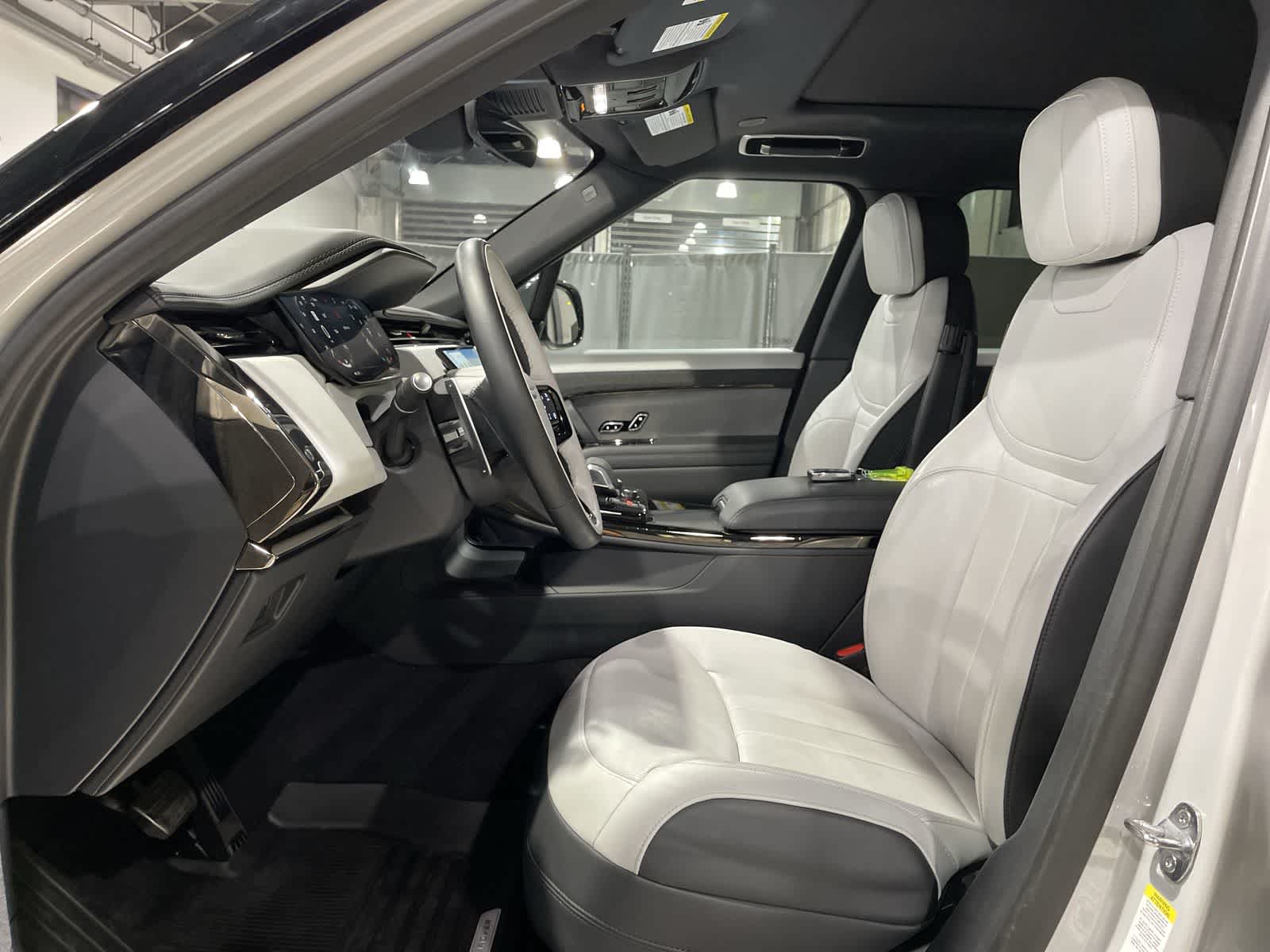 Thumbnail: 2023 Land Rover Range Rover Sport - 23