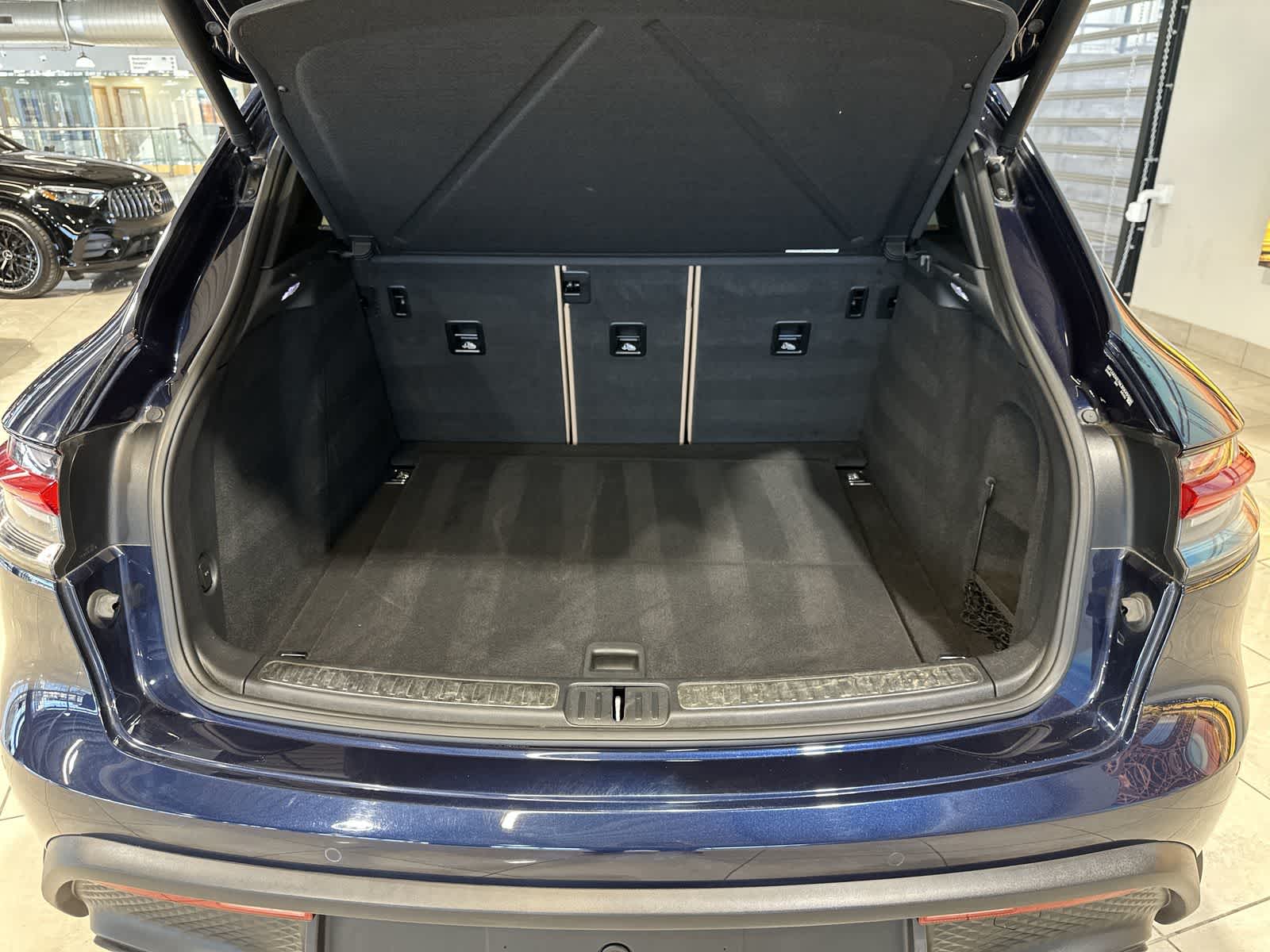 Thumbnail: 2022 Porsche Macan - 31