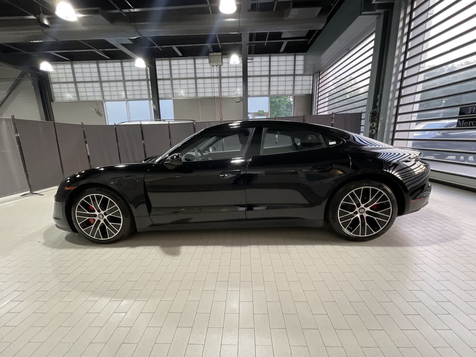 Thumbnail: 2021 Porsche Taycan - 15