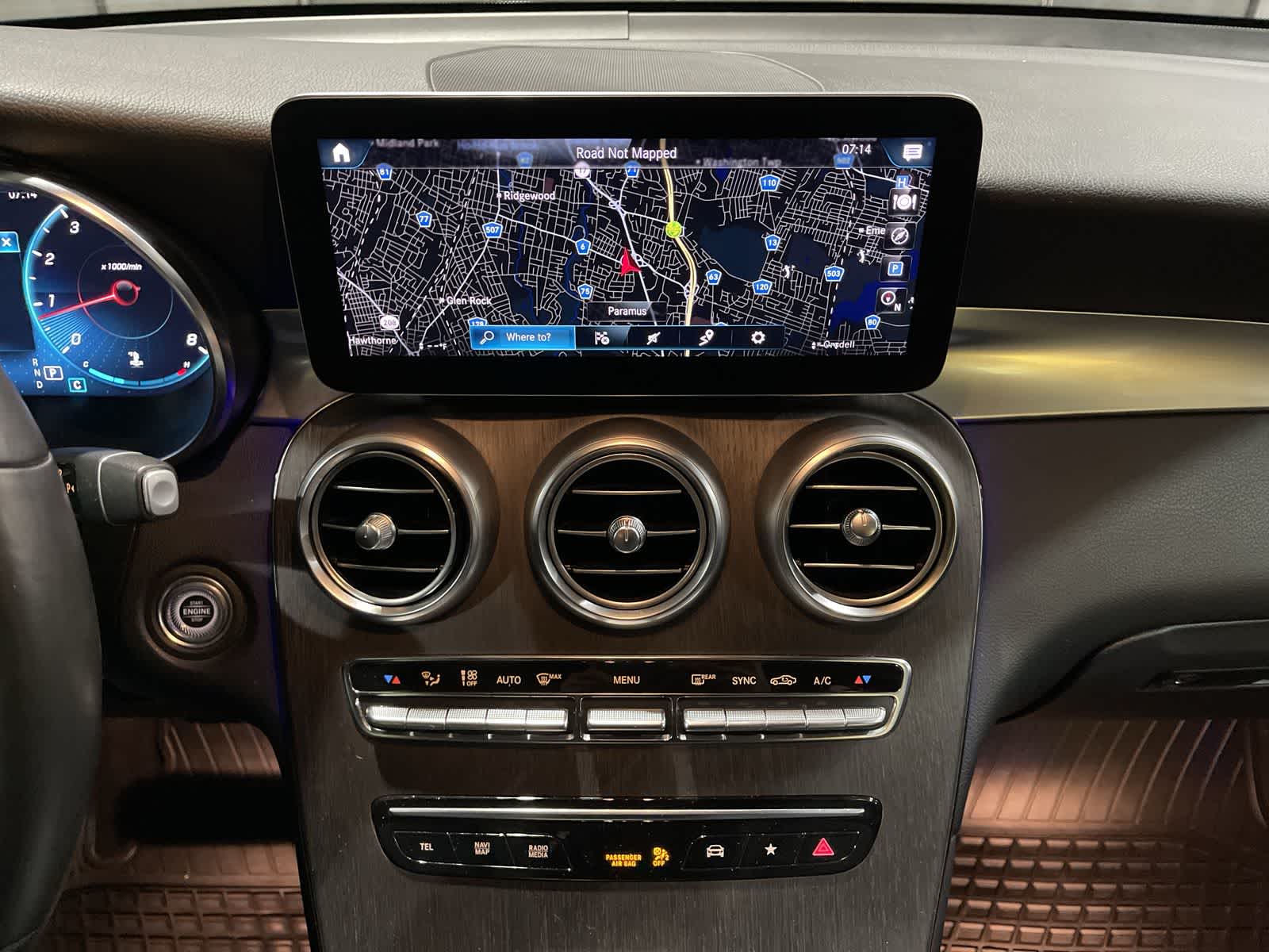 Thumbnail: 2022 Mercedes-Benz GLC - 28